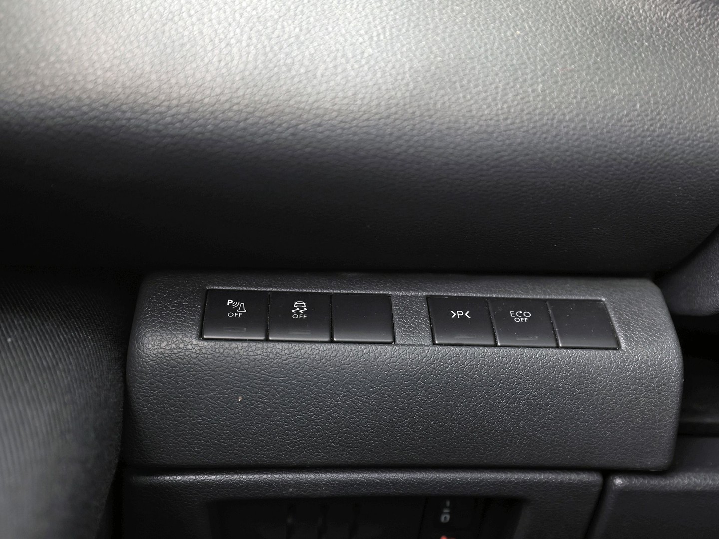 Peugeot 3008 1.2 PureTech Sport (PANORAMADAK, NAVIGATIE, CLIMATE, GETINT GLAS, SPORTSTOELEN, CRUISE, PARKEERSENSOREN, NIEUWSTAAT)