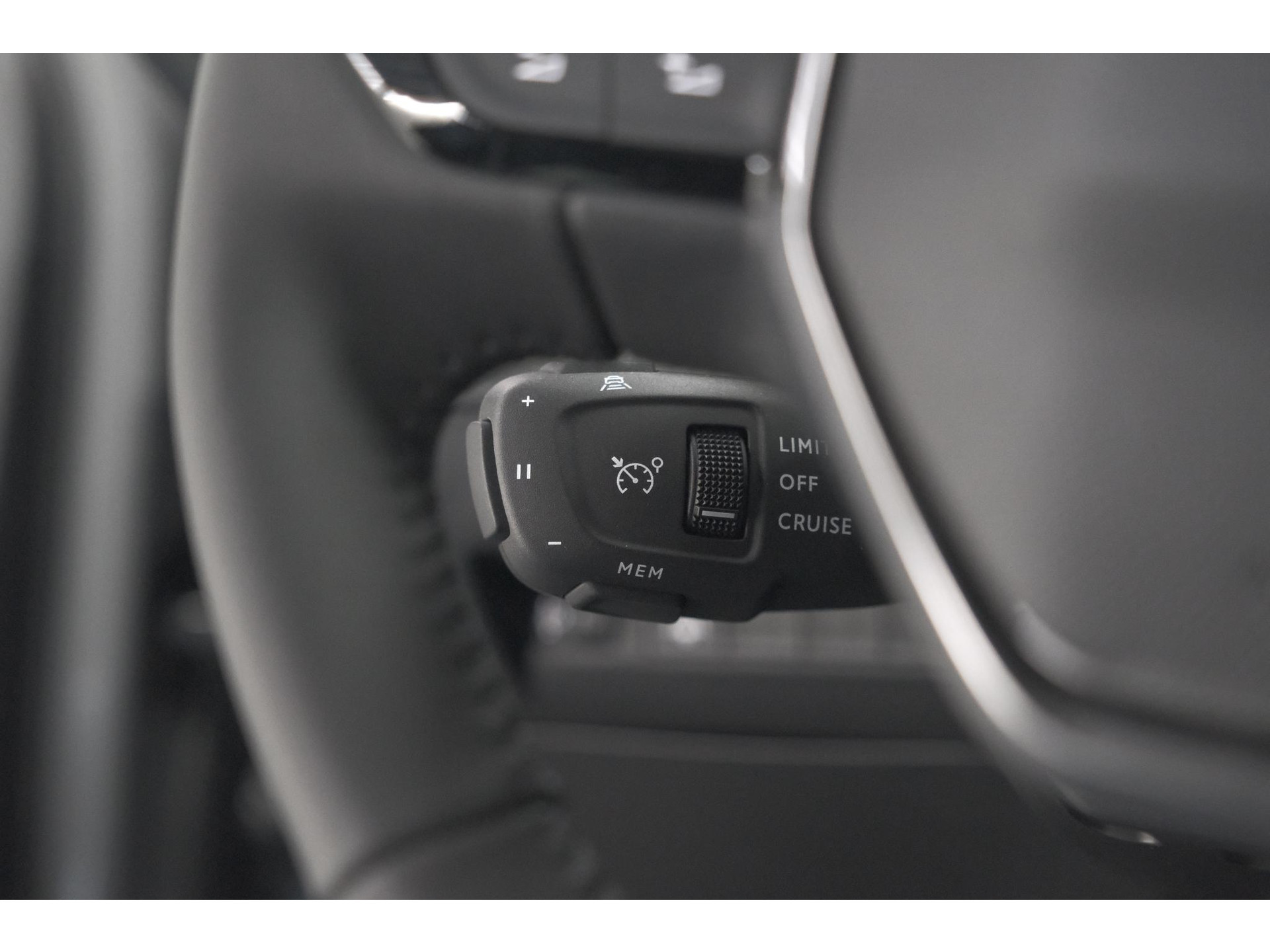 Peugeot e-2008 EV Allure 54 kWh | 360 Camera | Adaptieve Cruise Control | Warmtepomp