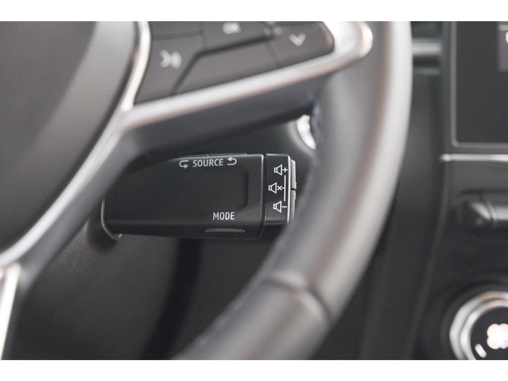 Renault Captur 1.6 E-Tech full hybrid 145 techno | Camera | Parkeersensoren | Climate control | Keyless