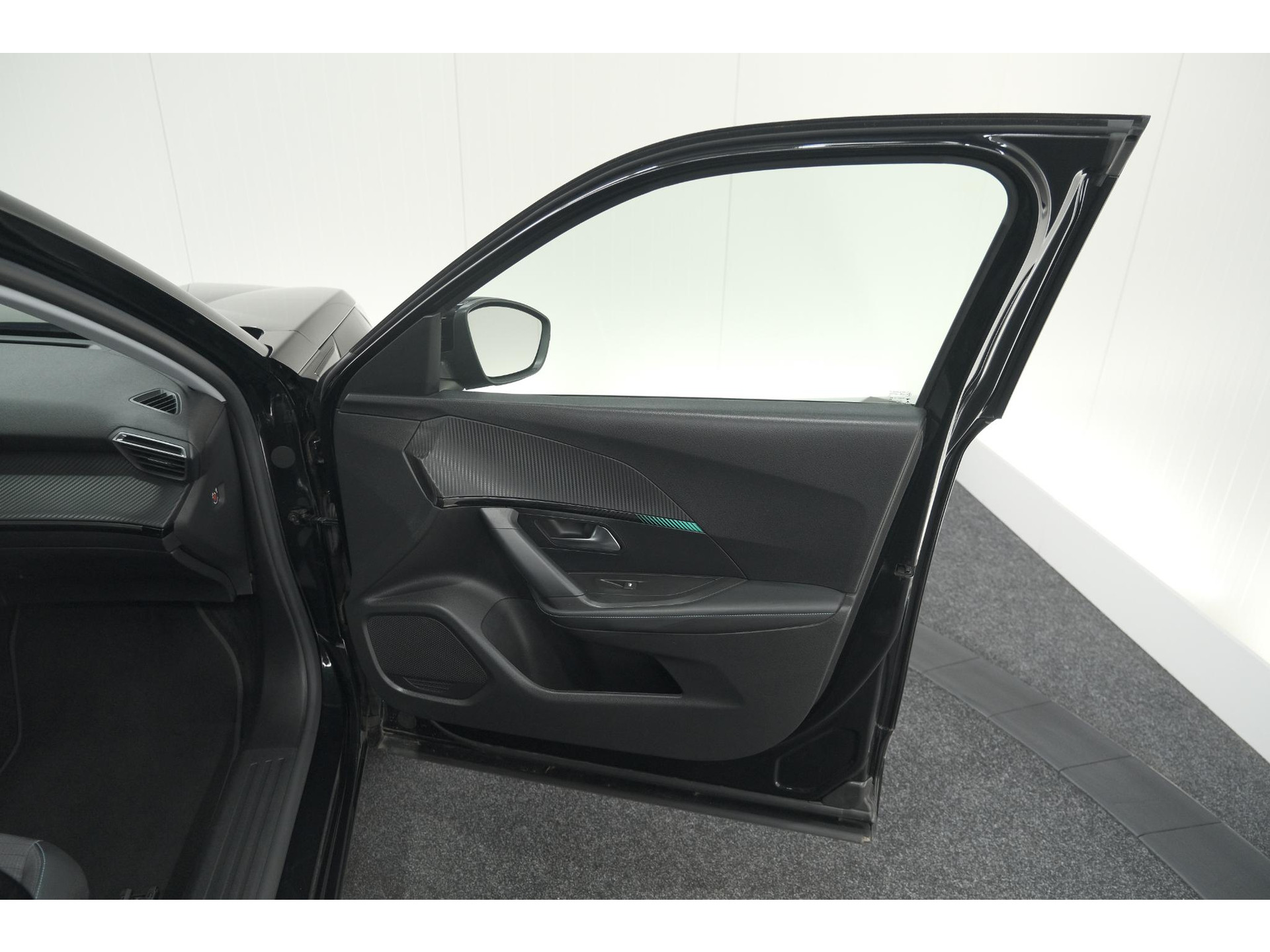 Peugeot 2008 PureTech 130 EAT8 Allure | Trekhaak | Camera | Navigatie | Apple Carplay