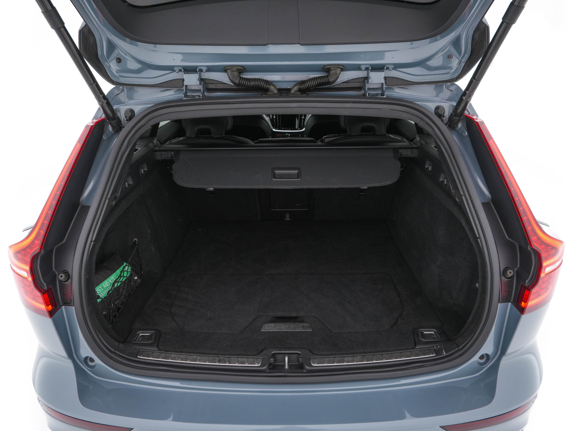 Volvo V60 2.0 B3 R-Design (INCL-BTW) *LEATHER-FABRIC | DIGI-COCKPIT | FULL-LED | MEMORY-PACK | HEATED-SPORTSEATS | LANE-ASSIST | NAVI-FULLMAP | CAMERA | DAB+ | PRIVACY-GLASS | ECC | PDC | TOWBAR | 19''ALU*