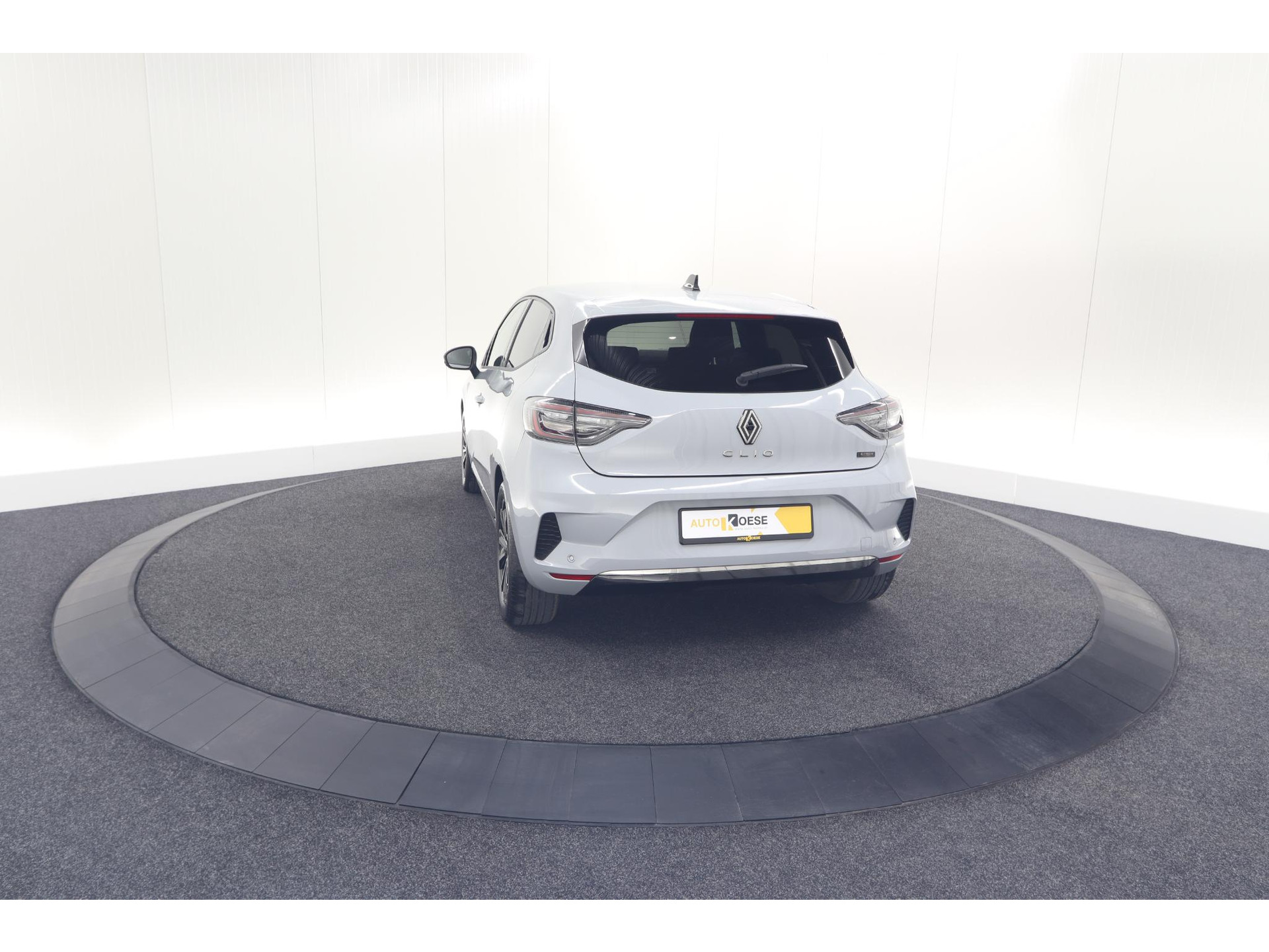 Renault Clio 1.6 E-Tech Full Hybrid 145 techno | 360 Camera | Adaptieve Cruise Control | Dodehoekdetectie | 9.3 Inch Groot Scherm