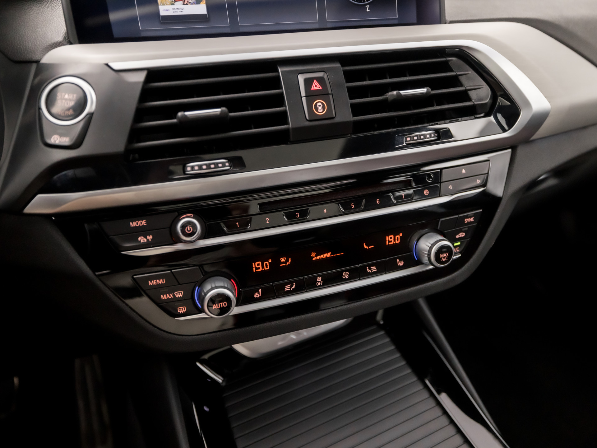 BMW X3 xDrive20i M Sport High Executive (PANORAMADAK, M PAKKET, GROOT NAVI, BRUIN LEDER, STOELVERWARMING, SPORTSTOELEN, CAMERA, ELEK ACHTERKLEP, SFEERVERLICHTING, NIEUWSTAAT)
