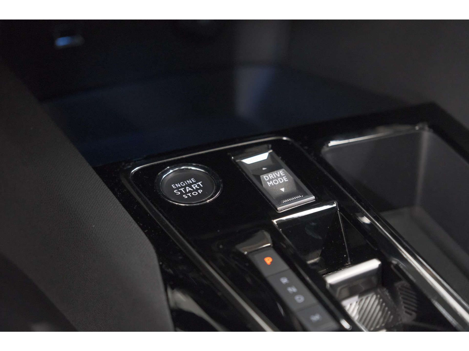 Peugeot 5008 PureTech 130 EAT8 Active Pack Business | 7 Zitplaatsen | Camera | Navigatie | Apple Carplay | Parkeersensoren