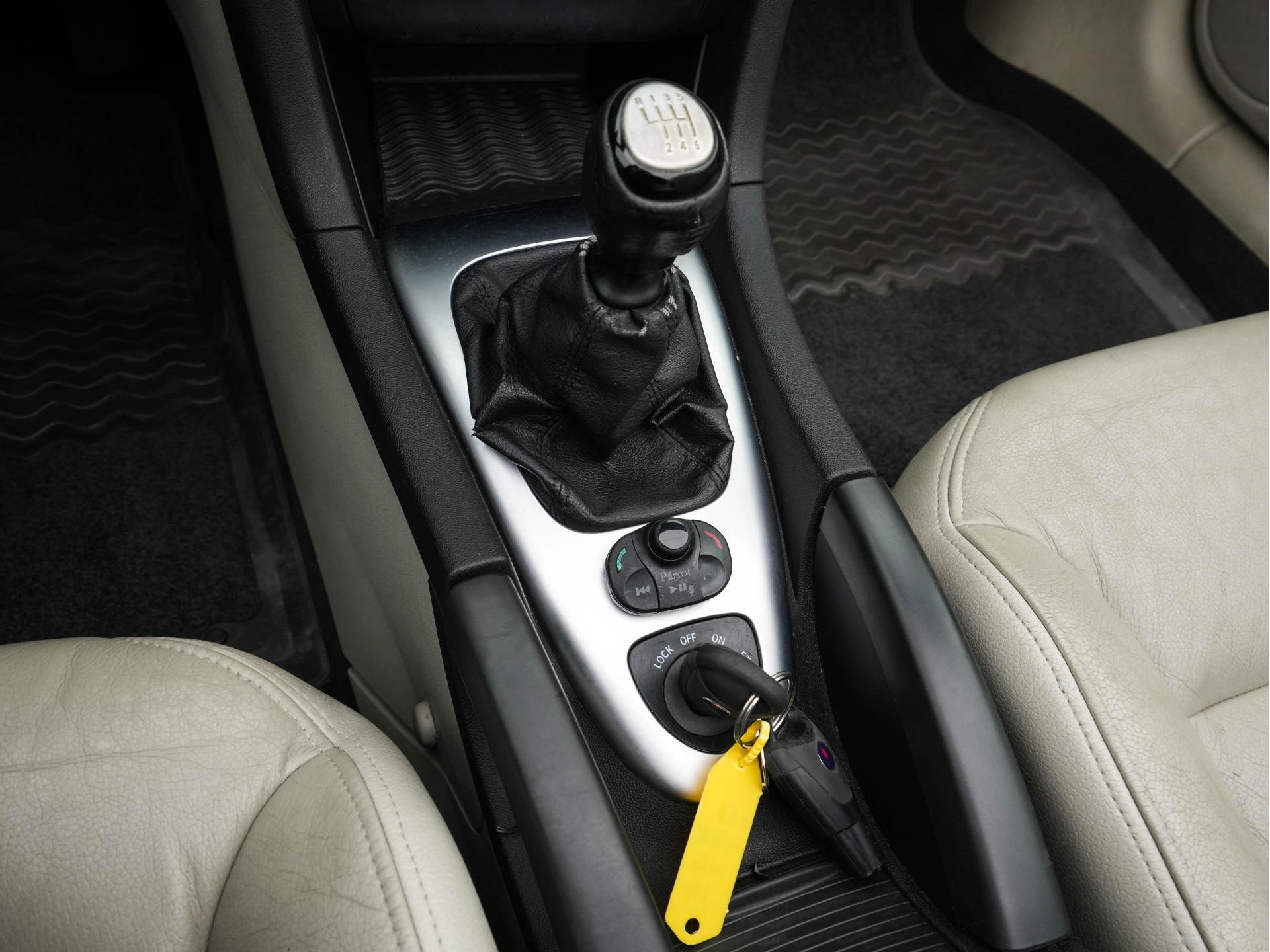 Saab 9-3 Cabrio 1.9 TiD Vector *NAVI-FULLMAP | NAPPA-LEATHER | ECC | PDC | CRUISE | HEATED-COMFORTSEATS | TOWBAR | 17''ALU*