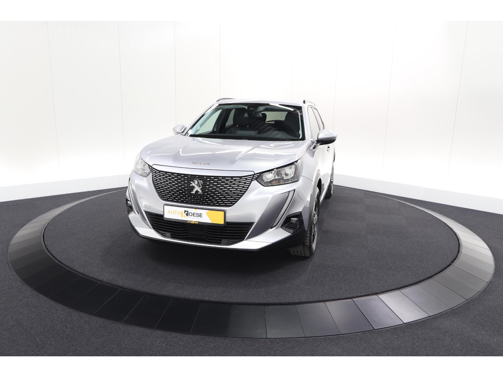 Peugeot e-2008 EV Allure 50 kWh | SOH=96.7 % | 3 Fase Laadfunctie | Camera | Navigatie | Parkeersensoren | Apple Carplay