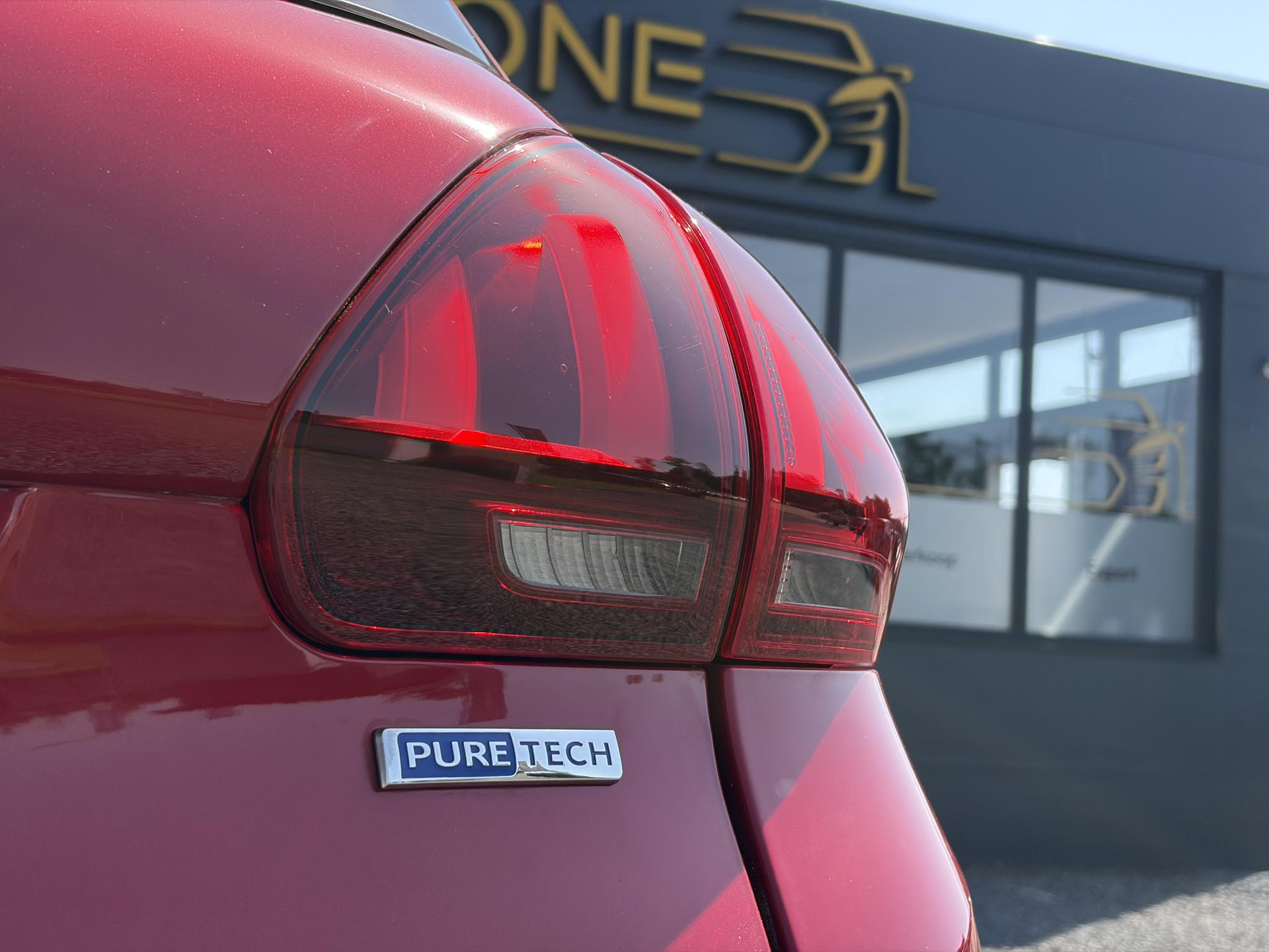Peugeot 2008 1.2 PureTech Active 110pk,Dealer Onderhouden,Navi,Carplay,Airco,Cruise,Pdc,N.A.P,Apk tot 05-2027