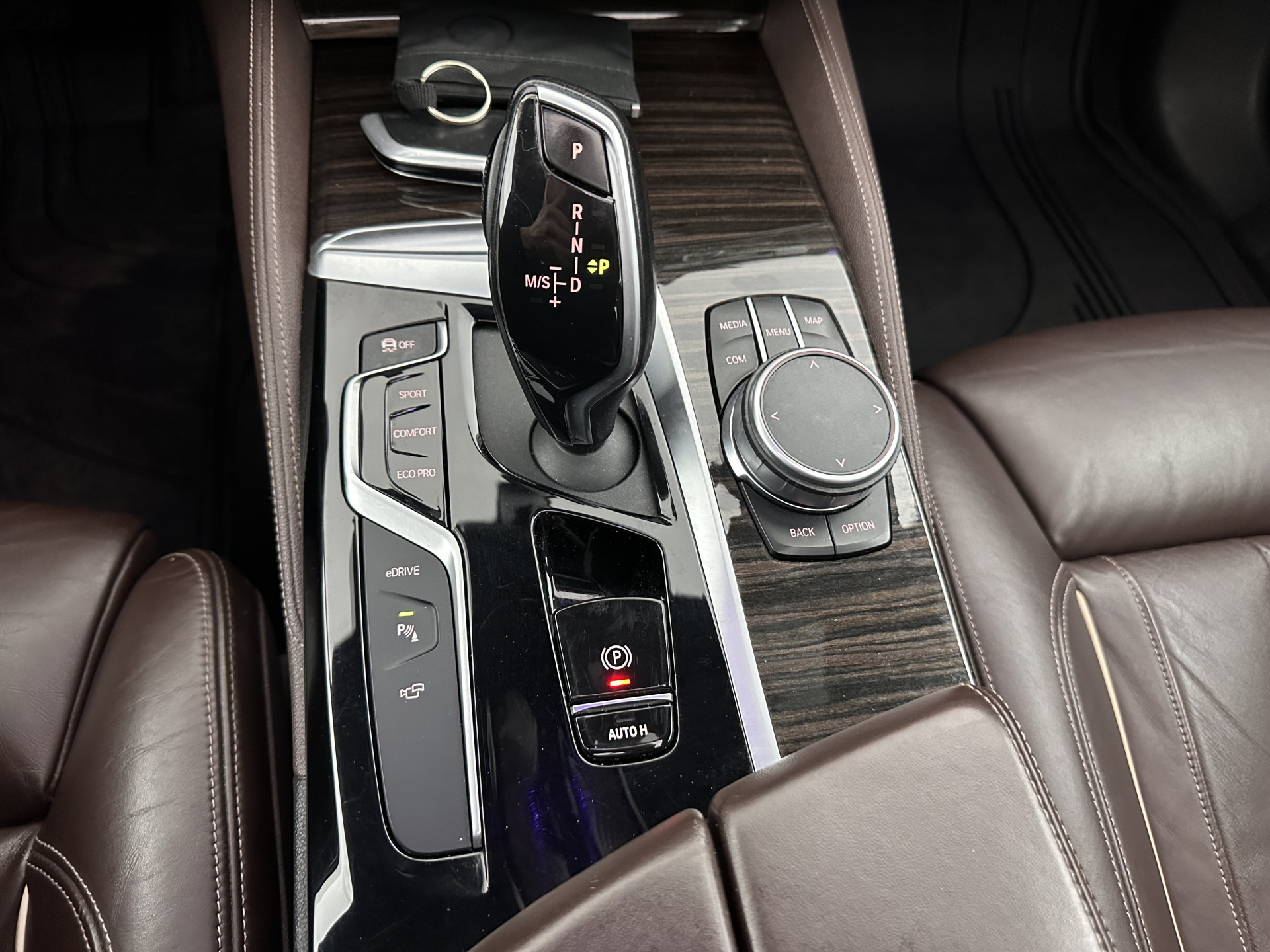 BMW 5-serie 530e iPerformance High Executive (Plug-in) Aut.*PANO | LEATHER | FULL-LED | TOPVIEW | KEYLESS | HARMAN/KARDON | BLINDSPOT | MEMORY-PACK | HEATED-COMFORTSEATS | DIGI-COCKPIT | AMBIENTLIGHT | NAVI-FULLMAP | 20''ALU*