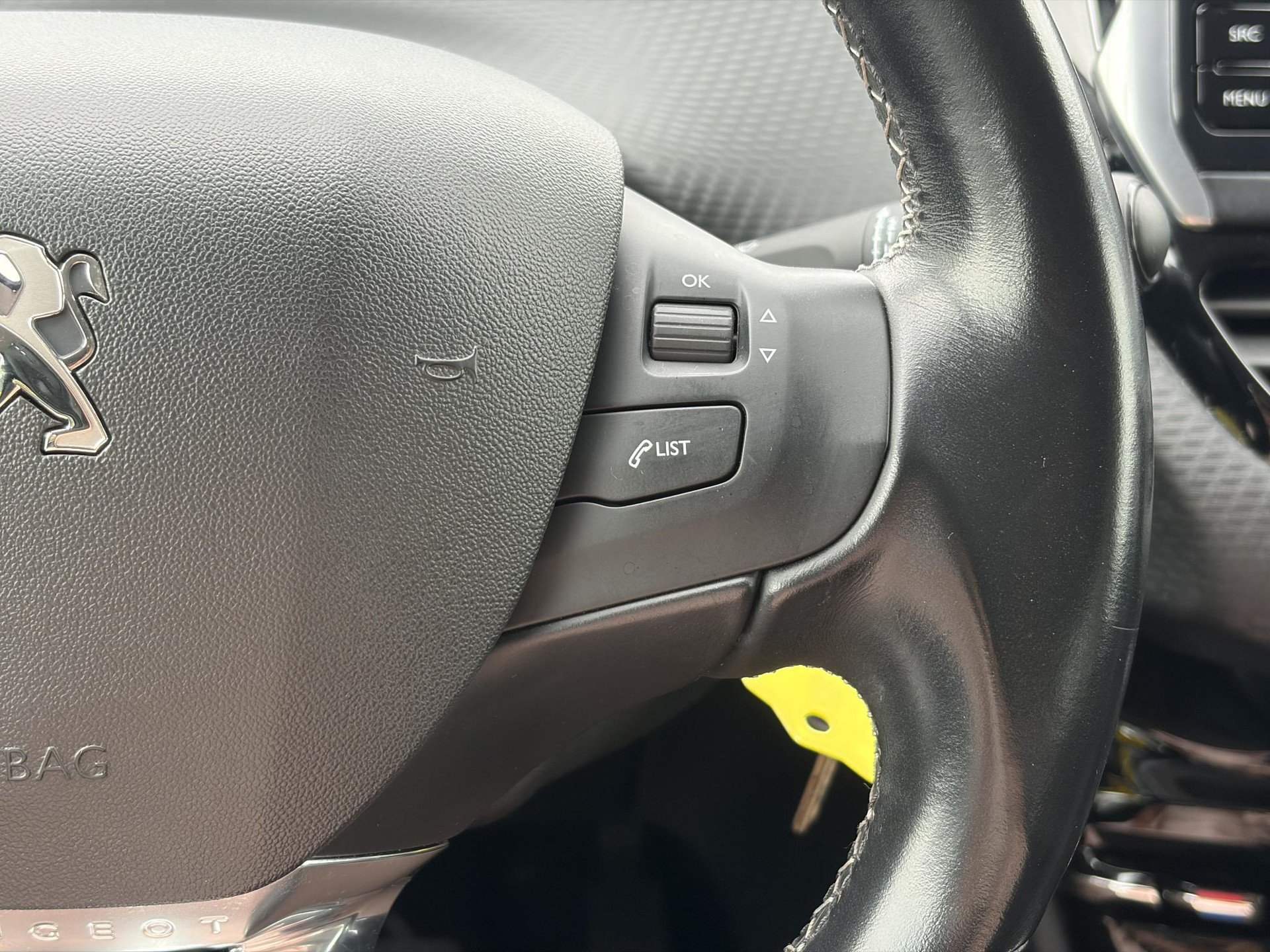 Peugeot 208 1.2 PureTech Blue Lease Executive ✓Dealer Onderhouden✓2e Eigenaar✓Navi✓Carplay✓Clima✓Cruise✓Pdc✓5 Deurs✓16'' Lm velgen✓N.A.P✓Apk tot 09-2027