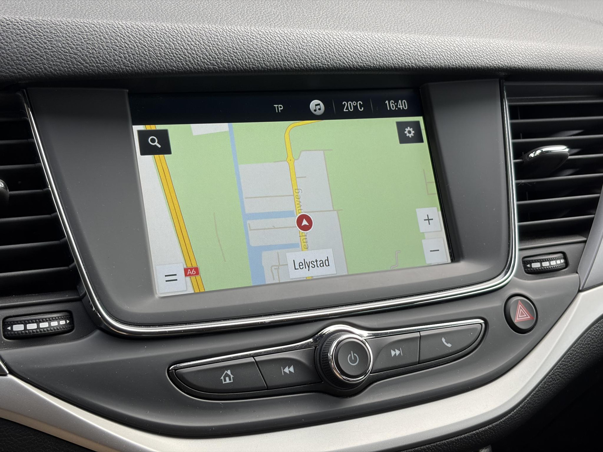 Opel Astra Sports Tourer 1.2 Business Executive ✓1e Eigenaar✓146pk✓Camera✓Trekhaak✓Carplay✓Airco✓Cruise✓Pdc V+A✓Lm velgen✓Comfortstoelen✓6 Bak✓N.A.P✓Nieuwe Apk bij Aflevering