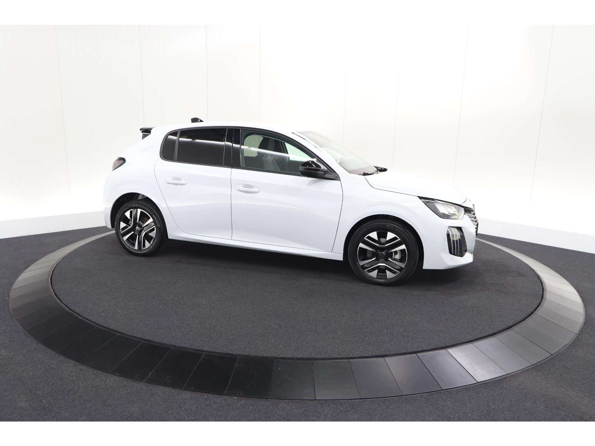 Peugeot 208 1.2 Hybrid 110 e-DCS6 Allure | Climate Control | Apple Carplay | Parkeersensoren