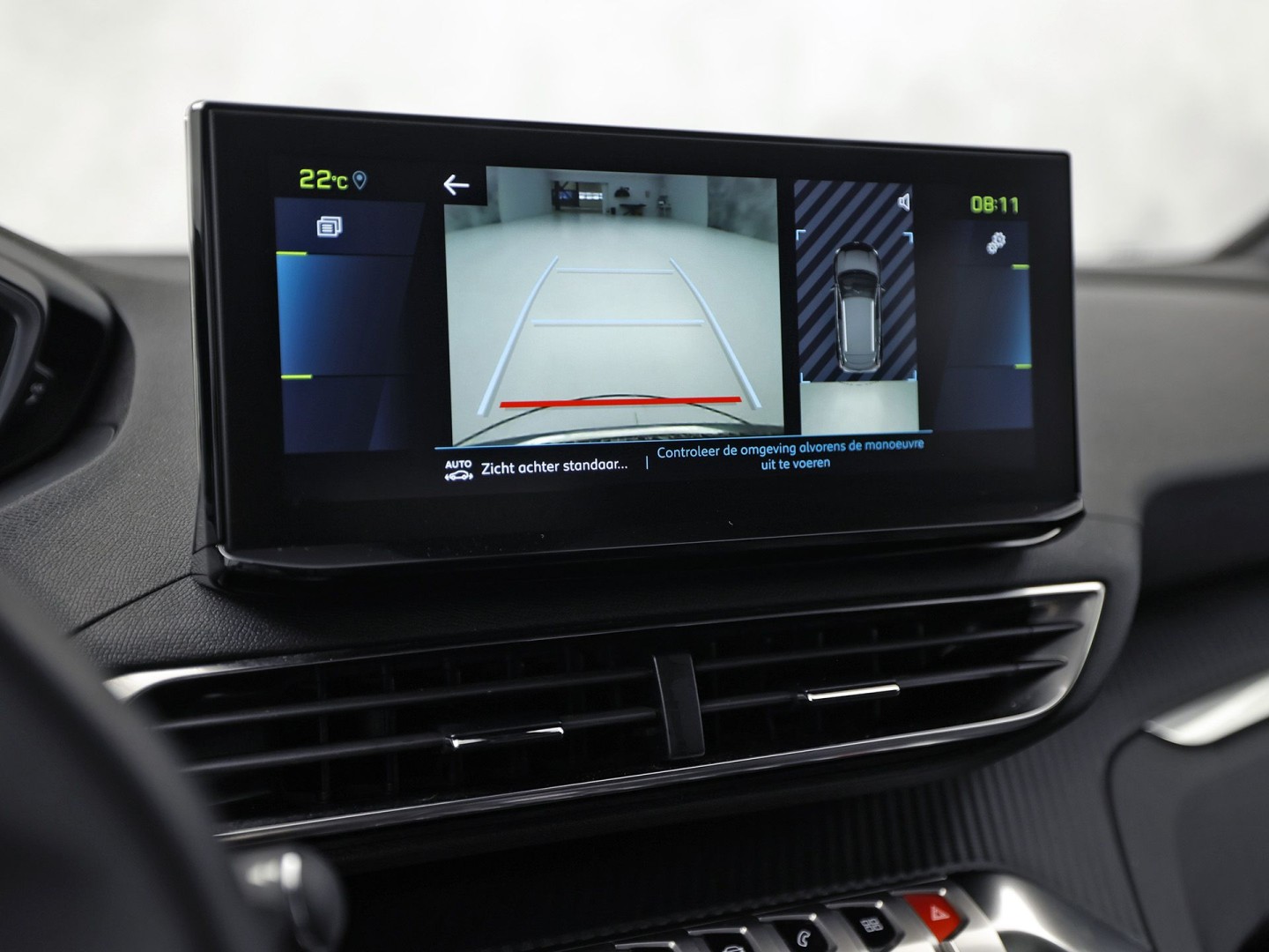 Peugeot 3008 1.6 HYbrid 225 Allure Sport 225Pk Automaat (APPLE CARPLAY, GROOT NAVI, 360 CAMERA, LEDER, SPORTSTOELEN, KEYLESS, GETINT GLAS, ZWART HEMEL, NIEUWSTAAT)