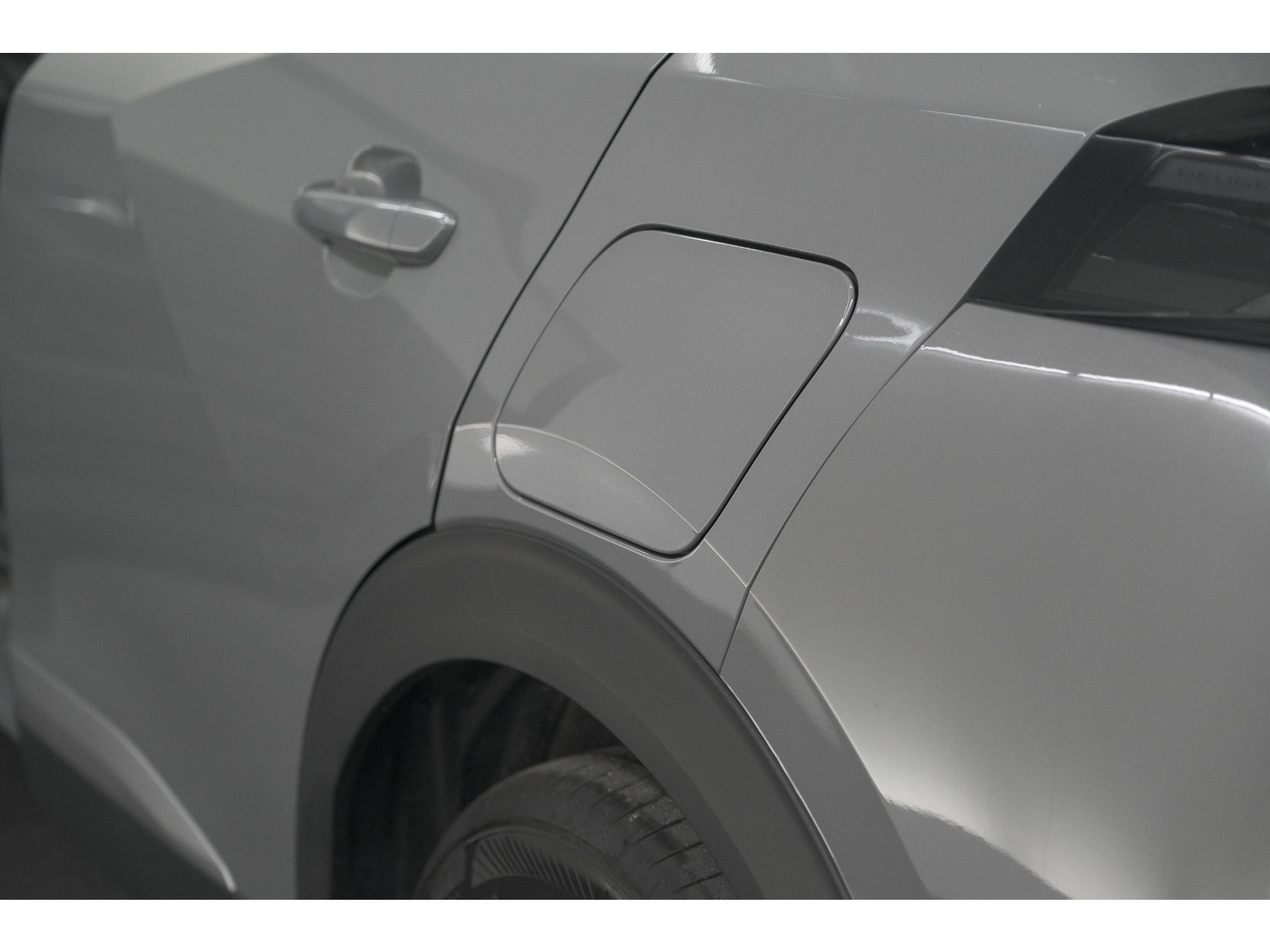 Peugeot e-2008 EV GT Avantage 54 kWh | 96.8% SOH | 11 KW Lader | 360 Camera | Panoramadak | Dodehoekdetectie