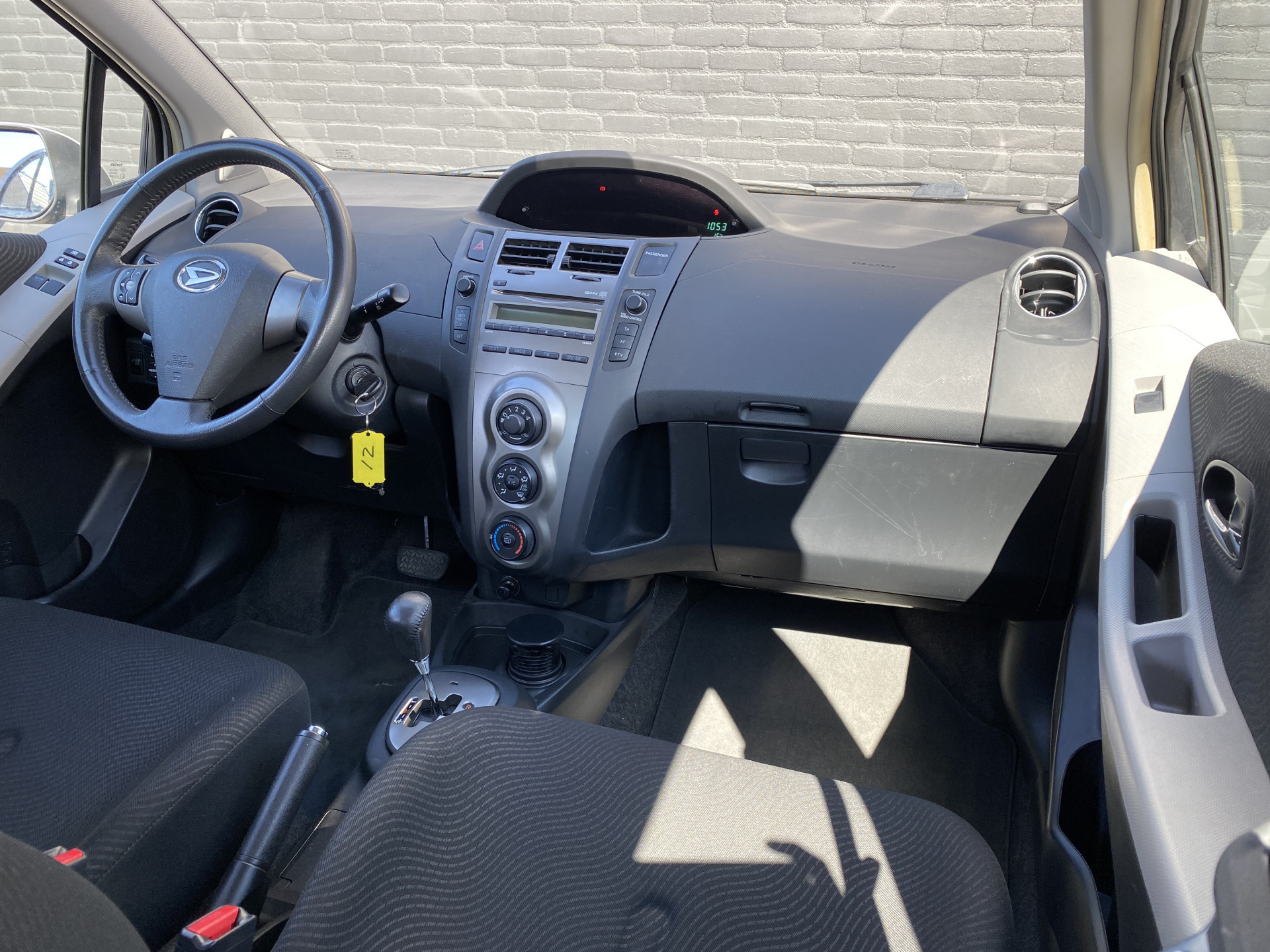 Daihatsu Charade 1.3 City AUT. | dealer onderhouden | airco | trekhaak | parkeersensoren | schuifbank | elektrisch pakket