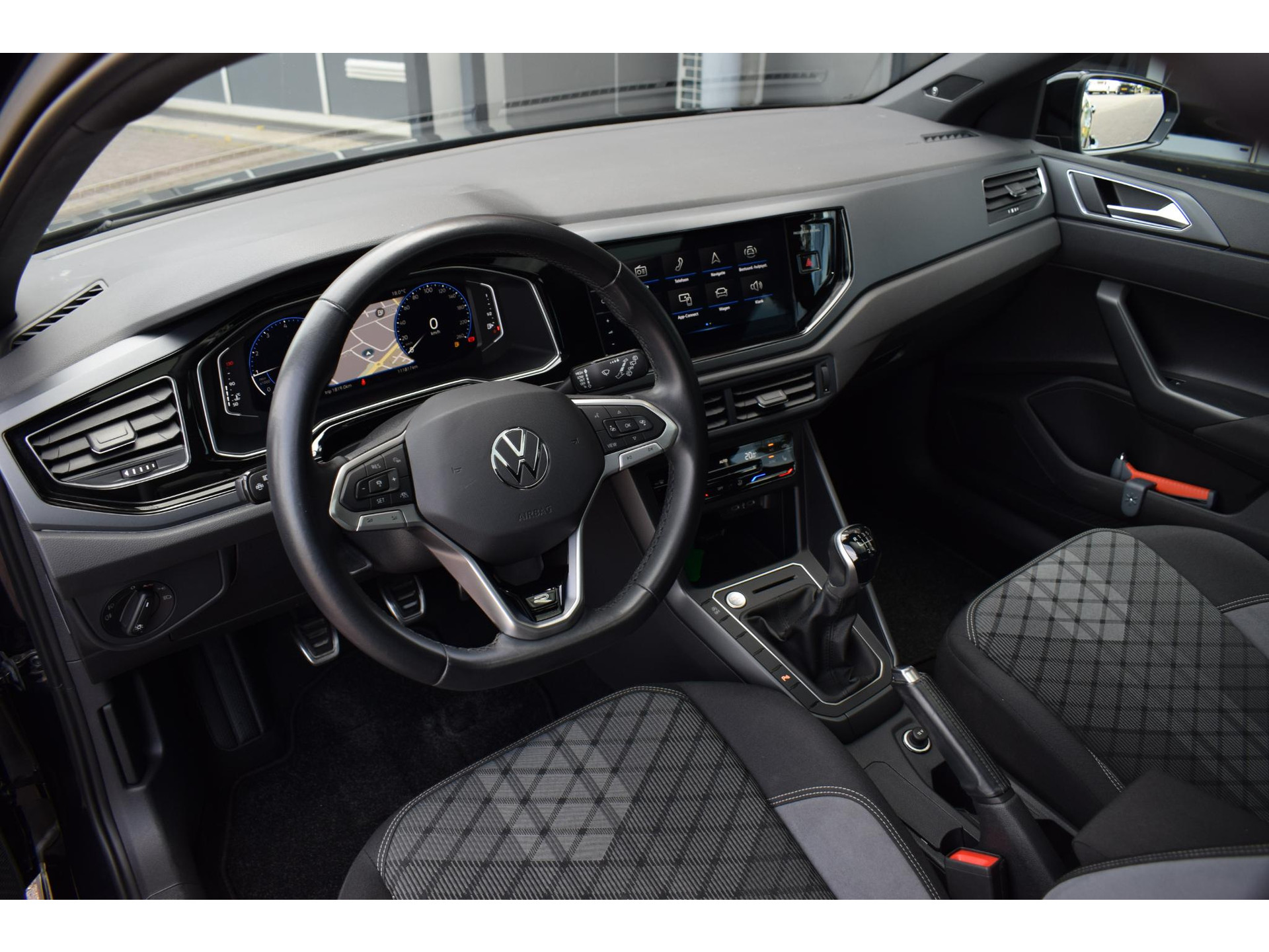 Volkswagen Polo 1.0 TSI R-Line Business | Pano | IQ | Beats | Stoelverwarming