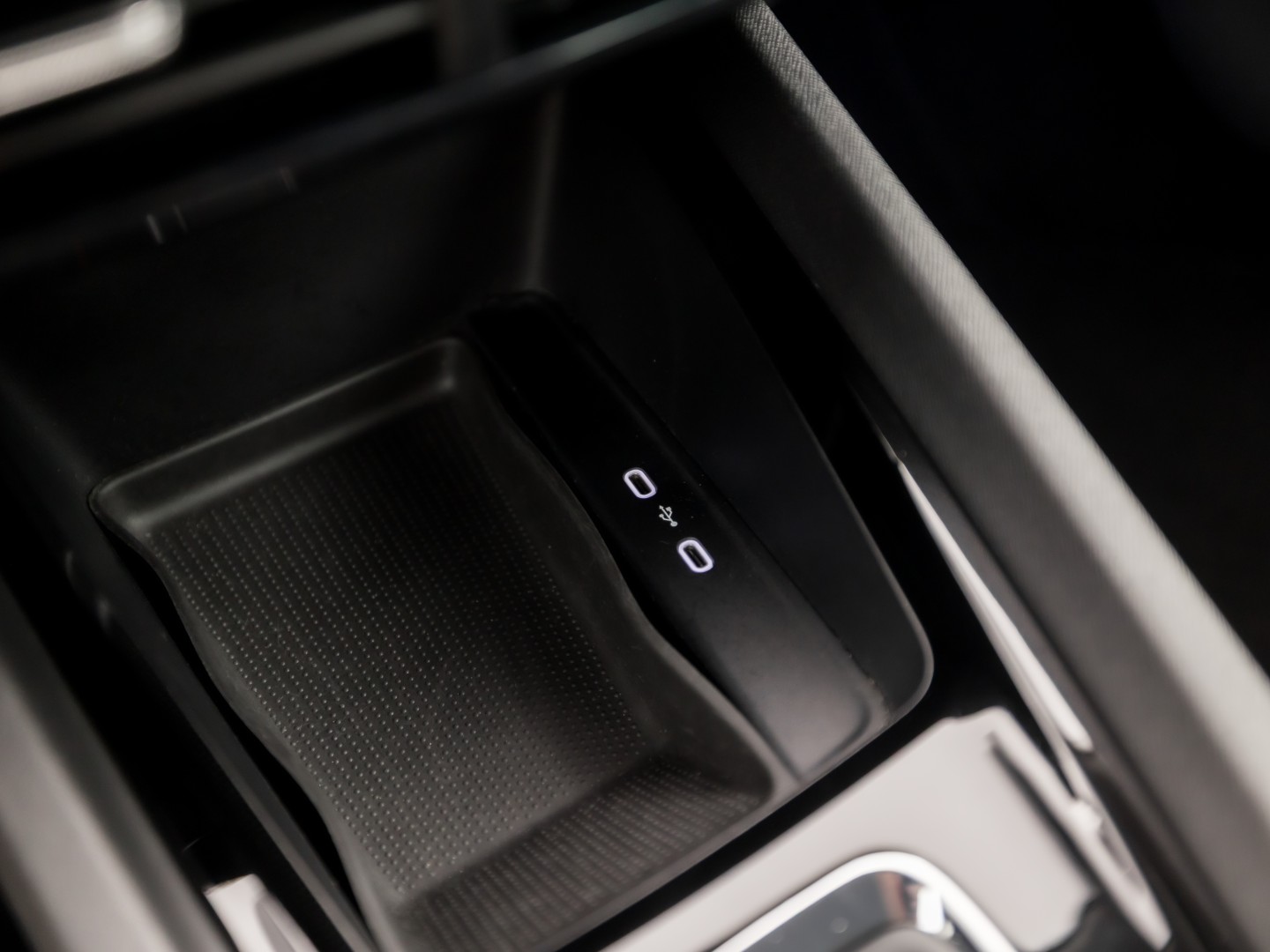 ŠKODA Octavia Combi 1.4 TSI iV PHEV Sport 218Pk Automaat (VIRTUAL COCKPIT, APPLE CARPLAY, GROOT NAVI, CAMERA, STOELVERWARMING, SPORTSTOELEN, GETINT GLAS, CRUISE, NIEUWE APK, NIEUWSTAAT)