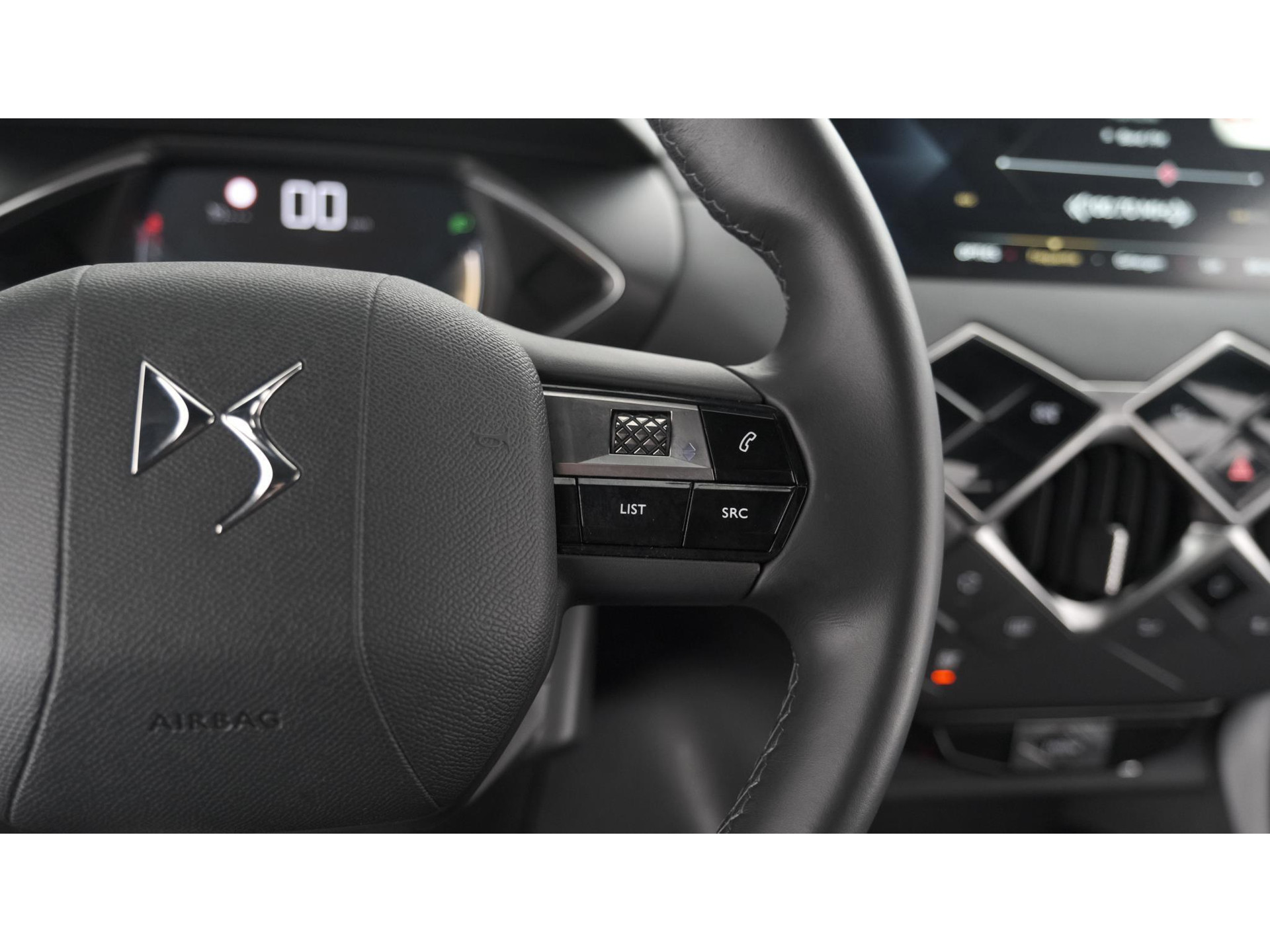 DS 3 Crossback PureTech 100 Montmartre | Parkeersensoren | Apple Carplay | Allseason Banden | Navigatie | Climate Control