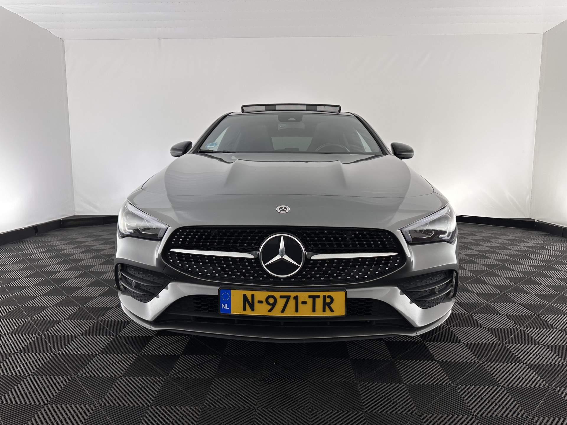 Mercedes-Benz CLA-klasse Shooting Brake 180 AMG-Line Business Solution (INCL-BTW) *PANO | LEATHER-MICROFIBRE | FULL-LED | AMBIENTLIGHT | BLINDSPOT | HEATED-SPORTSEATS | WIDESCREEN-DIGICOCKPIT | DAB+ | NAVI-FULLMAP | CAMERA | PRIVACYGLASS | 18''ALU*