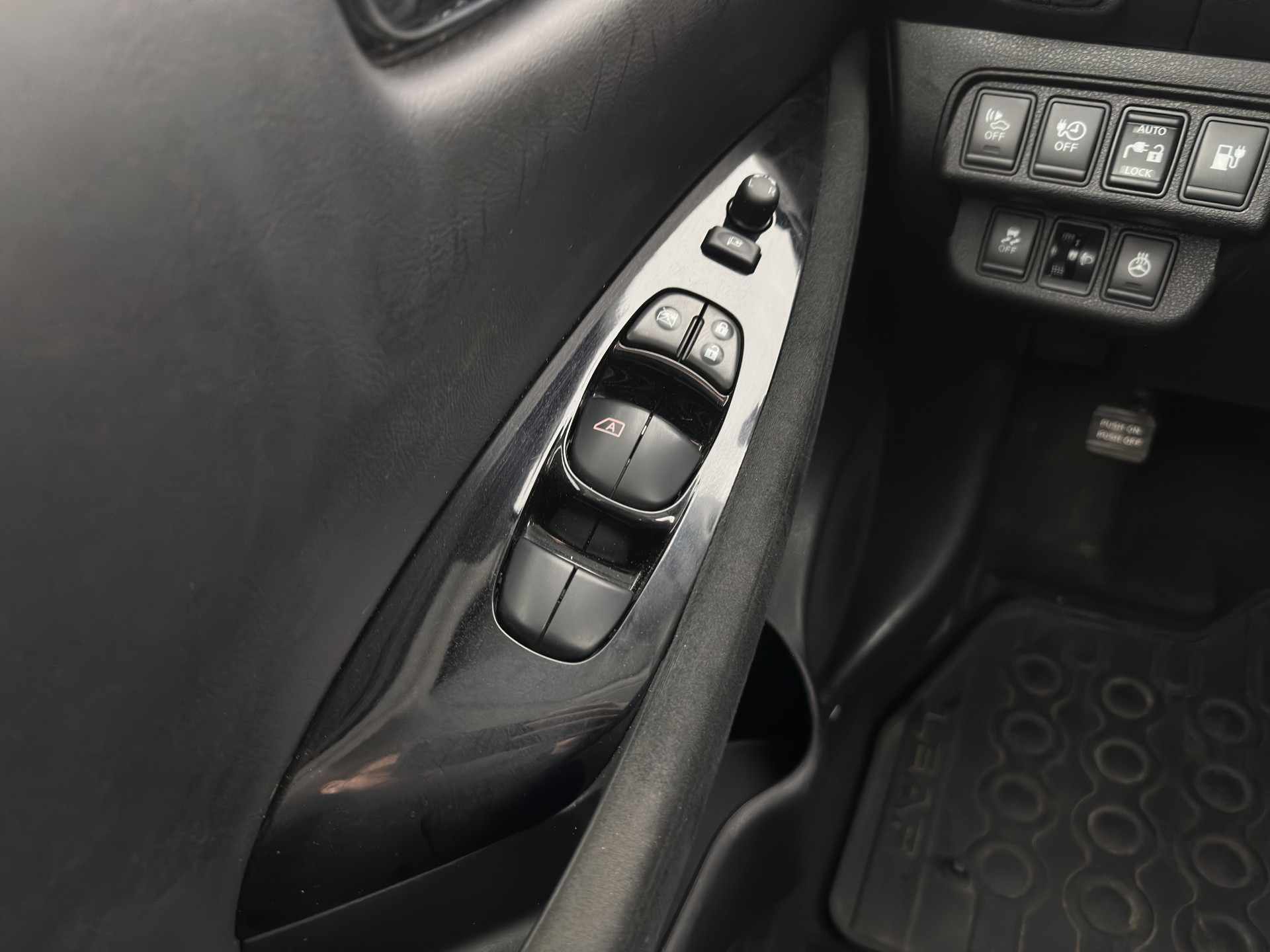 Nissan LEAF Acenta 30 kWh *NAVI-FULLMAP | MICROFIBRE | DAB | CAMERA | ECC | CRUISE | DIGI-COCKPIT | HEATED- COMFORTSEATS | PRIVACY-GLASS | 16"ALU*