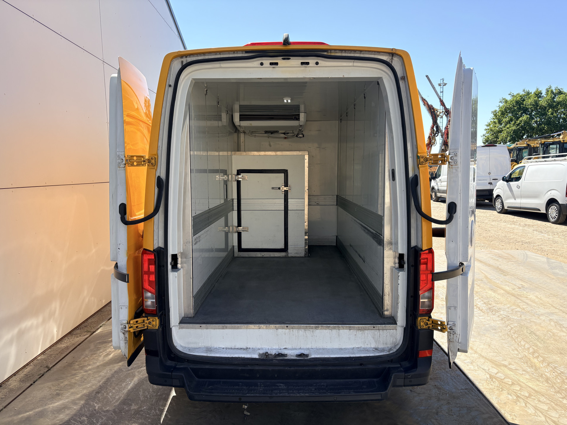 Volkswagen Crafter e-Crafter 36kWh 136PK Elektrisch Koelwagen Zanotti Nachtkoeling LED Climate Control Cruise Control Carplay Camera Parkeersensoren 360° Frigo Koeler Kühlwagen Night Cooling