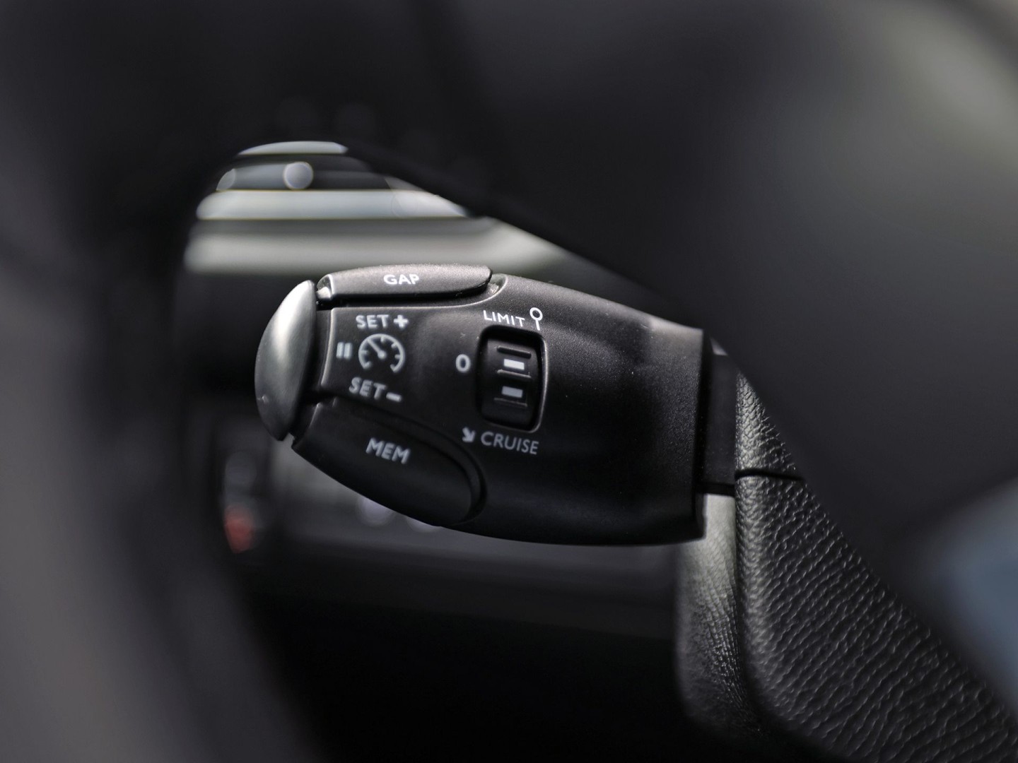 Peugeot 308 SW 1.2 PureTech Allure Sport (VIRTUAL COCKPIT, APPLE CARPLAY, GROOT NAVI, 360 CAMERA, SPORTSTOELEN, LEDER/ALCANTARA, ADAPTIVE CRUISE, NIEUWSTAAT)