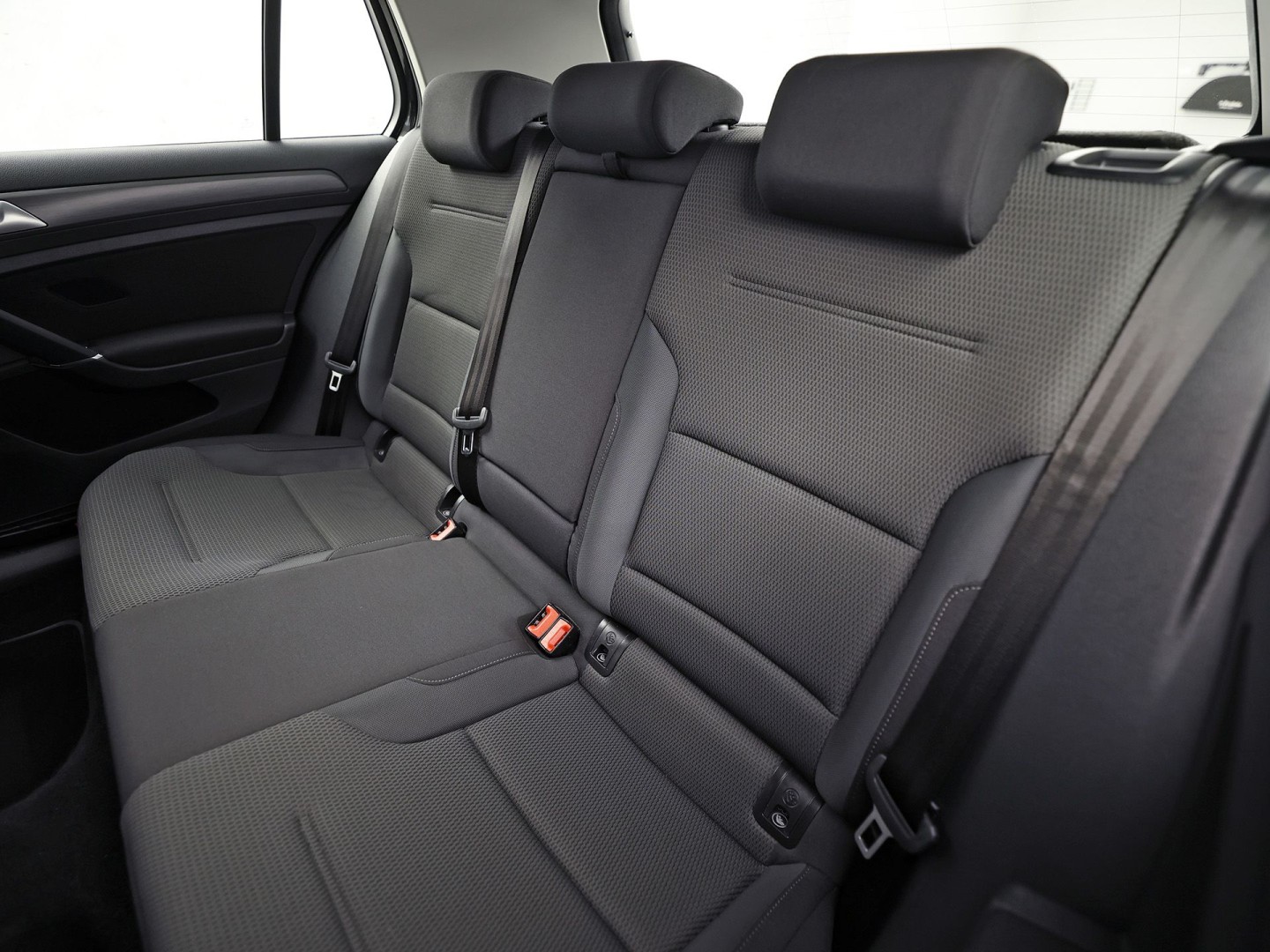 Volkswagen Golf 1.0 TSI Sportline (APPLE CARPLAY, NAP, GROOT NAVI, CLIMATE, PARKEERSENSOREN, SPORTSTOELEN, LM VELGEN, ADAPTIVE CRUISE, NIEUWSTAAT)