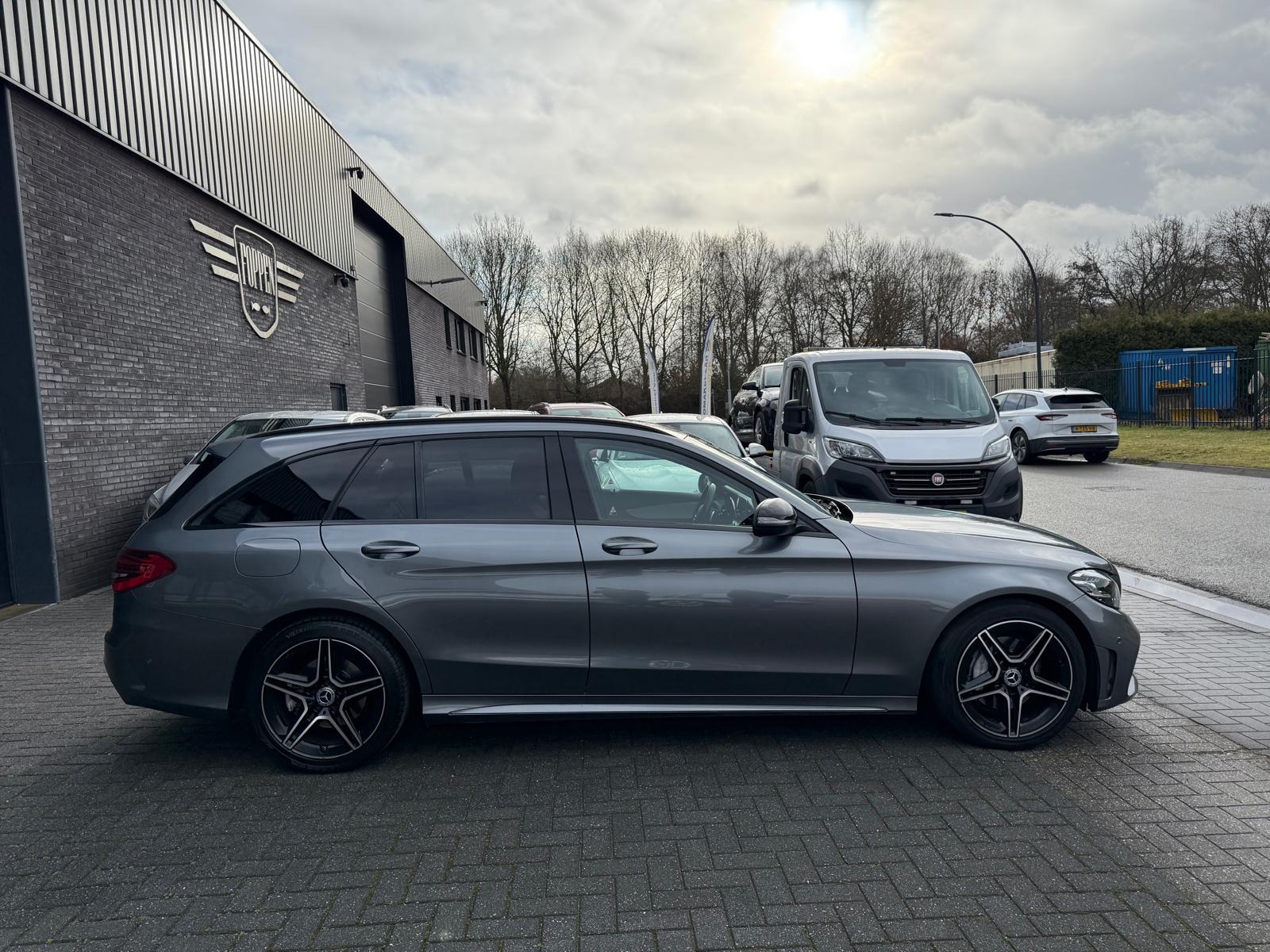 Mercedes-Benz C-klasse Estate 180 Business Solution AMG | 1E EIGENAAR | 3/6/12MND GARANTIE | DAB | LED | AUTOMAAT | LEDER | CRUISE | SFEERVERLICHTING |
