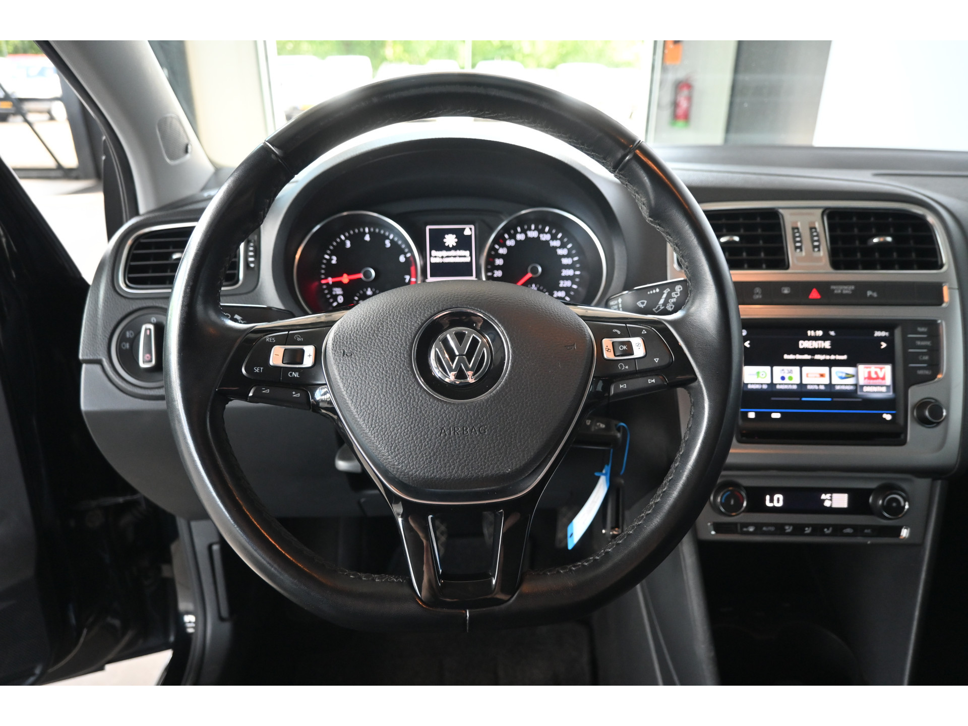 Volkswagen Polo 1.0 BlueMotion Edition Clima Navigatie Cruise Control Goed Onderhouden! Inruil Mogelijk!