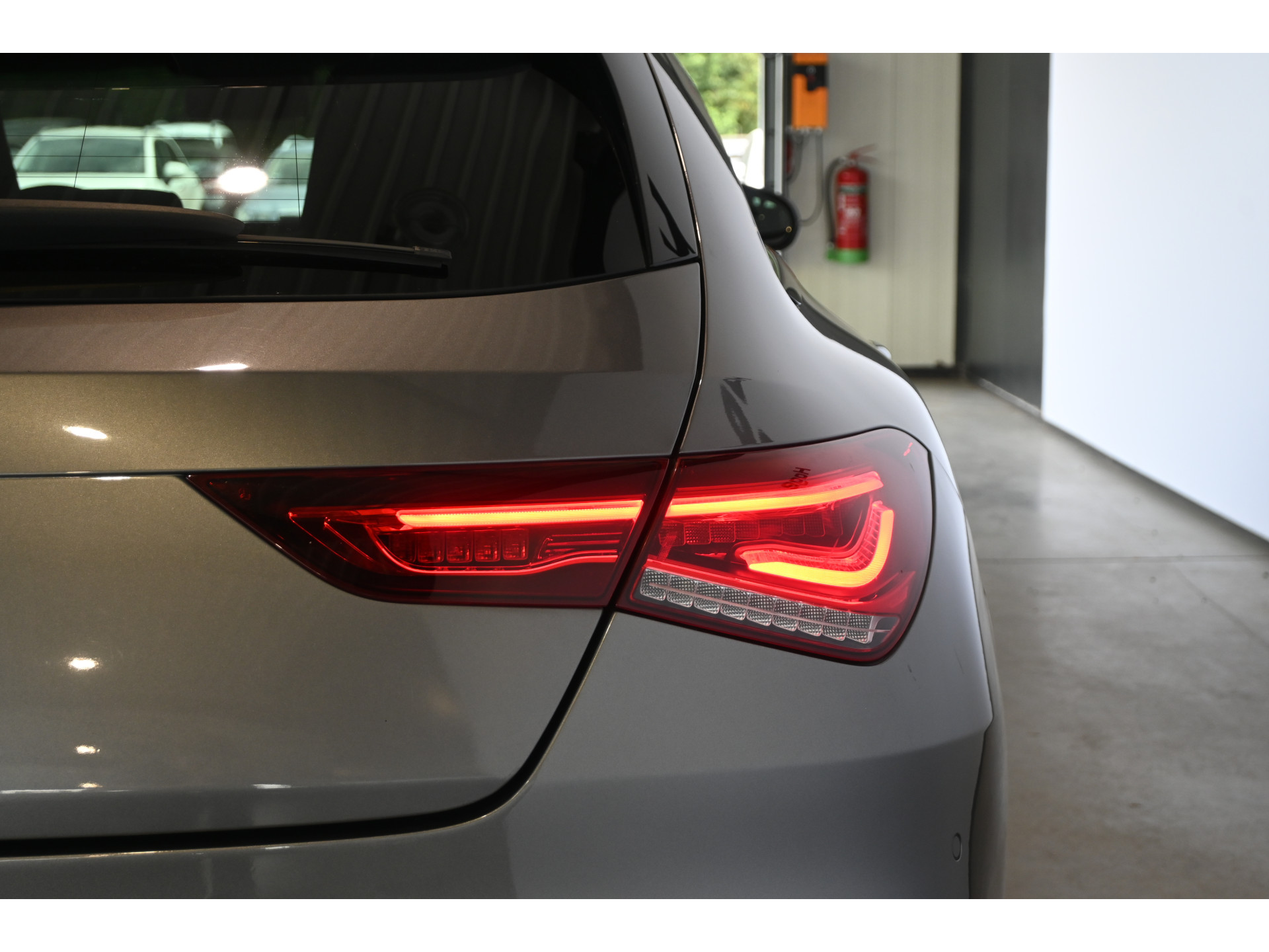 Mercedes-Benz CLA-klasse Shooting Brake 180 Automaat Business Solution AMG Clima Panoramadak Widescreen Sfeer LED Rijklaarprijs! Inruil Mogelijk!