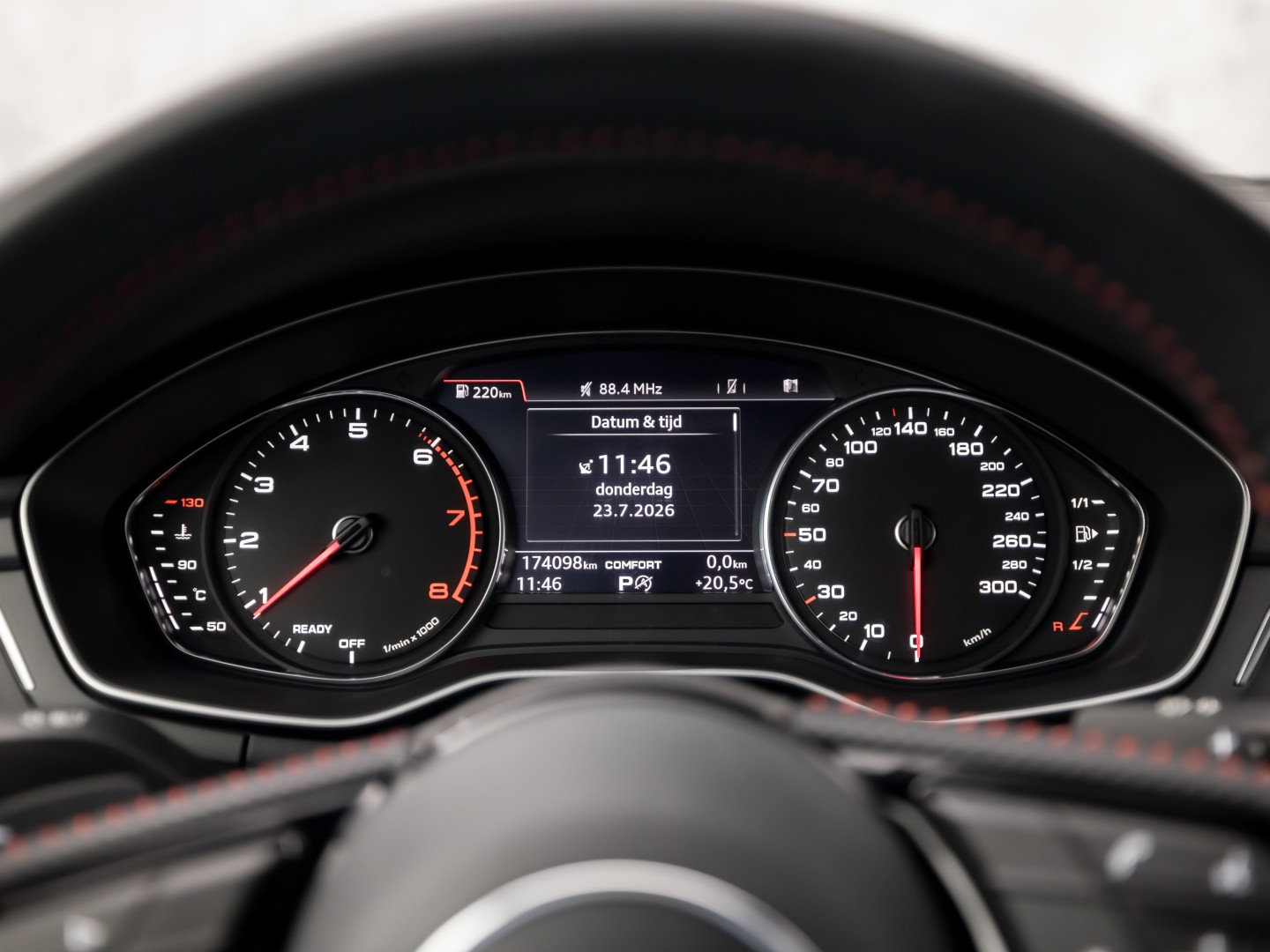 Audi A4 Avant 2.0 TFSI S-Line Sport 190Pk Automaat (NAVIGATIE, SFEERVERLICHTING, PLAT S-LINE SPORTSTUUR, GETINT GLAS, SPORTSTOELEN, CAMERA, TREKHAAK, NIEUWE APK, NIEUWSTAAT)