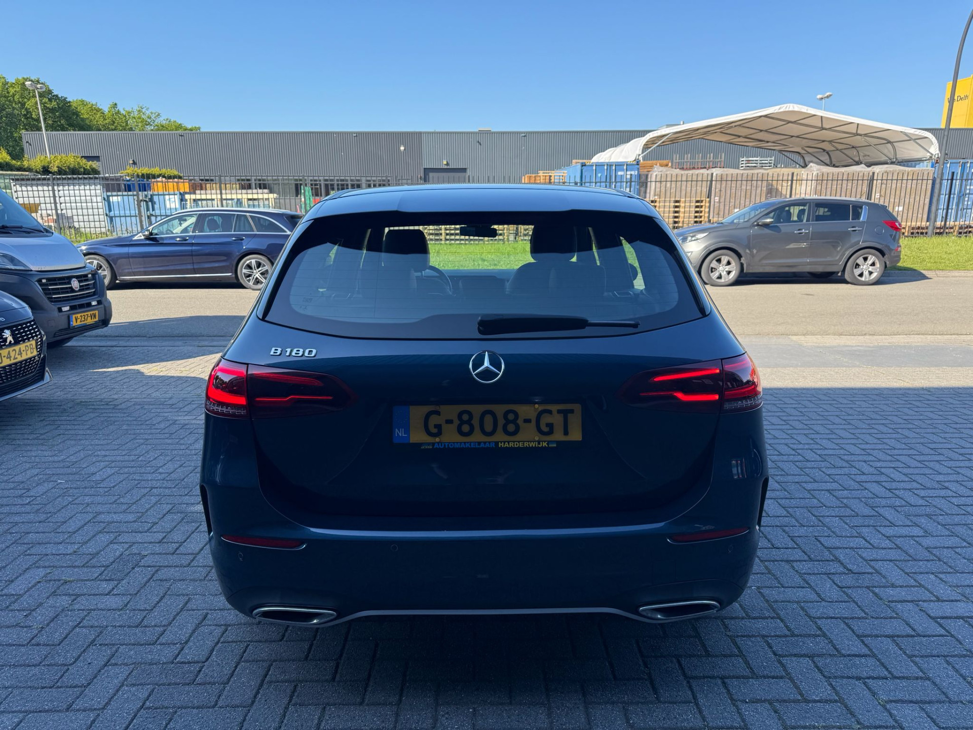 Mercedes-Benz B-klasse 180 Business Solution AMG | 3/6/12MND GARANTIE | AUTOMAAT | LED | CRUISE | CARPLAY | DAB | AIRCO | STOELVERWM. |
