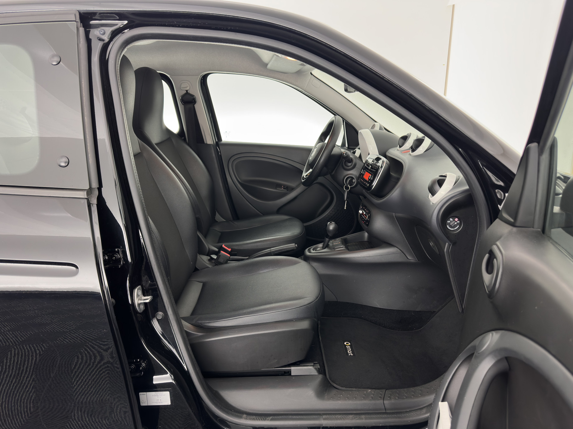 Smart forfour EQ Essential 18 kWh [ 3-Fase ] {SOH-95%} (INCL.BTW) *FULL-LEATHER | AIRCO | CRUISE | COMFORT-SEATS | 15''ALU*