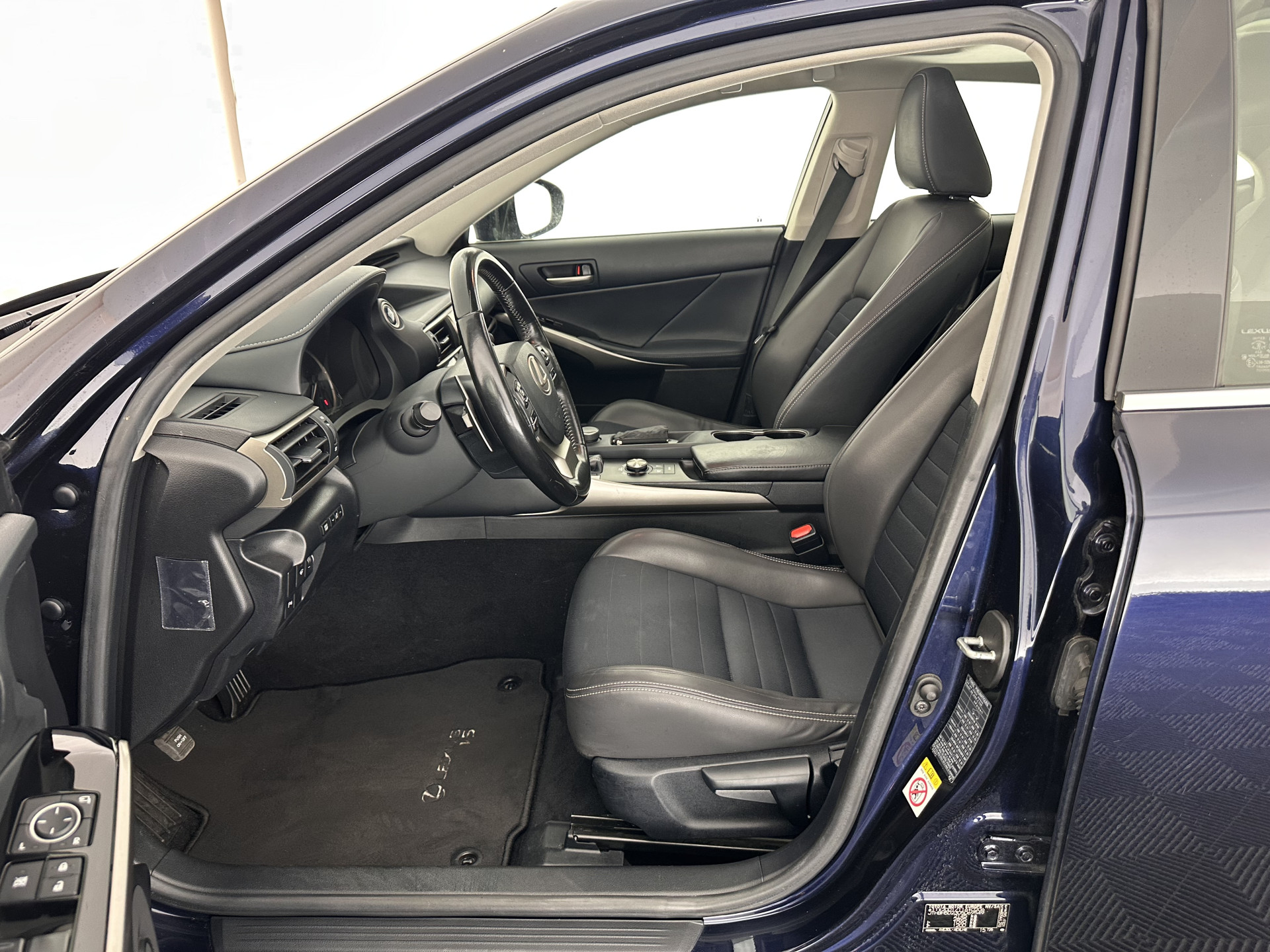 Lexus IS 300h Hybrid Business Line Aut. *PANO | LEATHER-MICROFIBRE | FULL-LED | NAVI-FULLMAP | HEATED-COMFORTSEATS | CAMERA | ECC | SHIFT-PADDLES | PDC | CRUISE | 17''ALU*