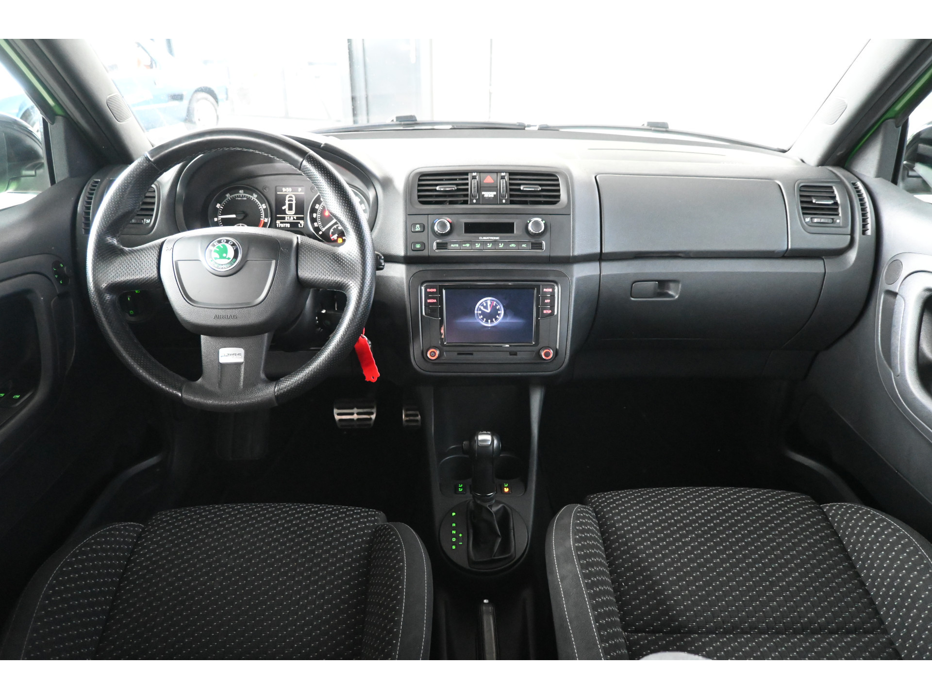 ŠKODA Fabia 1.4 TSI RS 180PK! Automaat Clima Carplay Cruise Control Stoelverwarming Inruil Mogelijk!