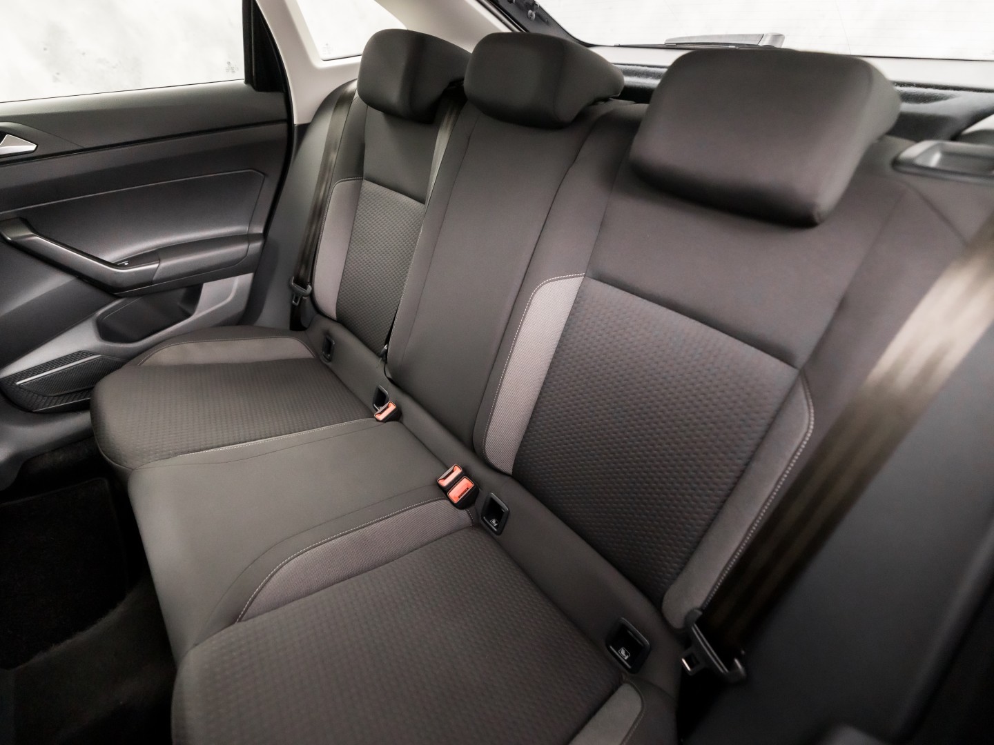 Volkswagen Taigo 1.0 TSI Sport (PANORAMADAK, 1e EIGENAAR, VIRTUAL COCKPIT, APPLE CARPLAY, GROOT NAVI, CLIMATE, STOELVERWARMING, SPORTSTOELEN, GETINT GLAS, IQ LIGHT, NIEUWSTAAT)