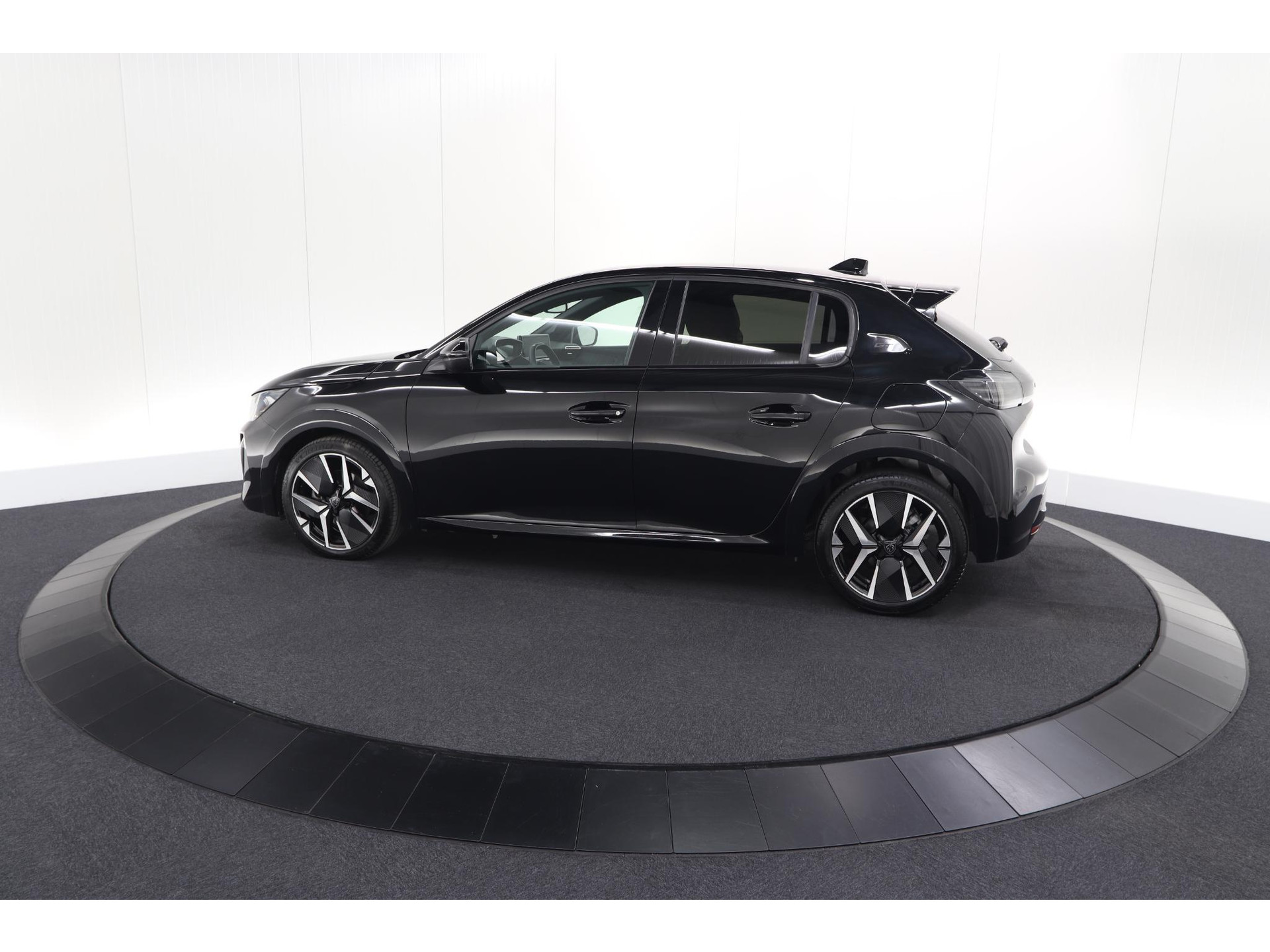 Peugeot 208 1.2 Hybrid 145 e-DCS6 GT | Alcantara Pakket | Camera | Apple Carplay | Stoelverwarming