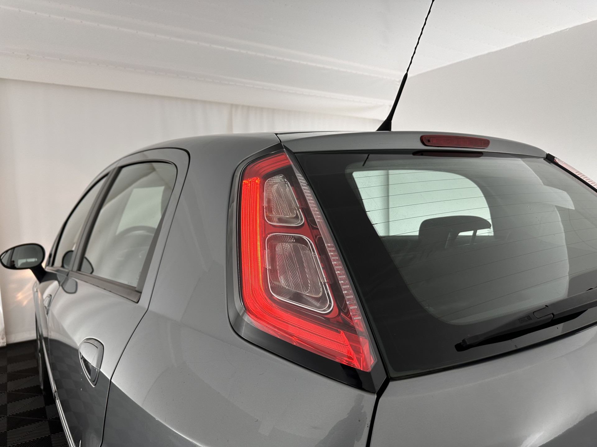 Fiat Punto Evo 1.3 M-Jet Dynamic *ECC | PDC | CRUISE | COMFORT-SEATS | TOWBAR | RADIO-CD/MP3 | 15''ALU *