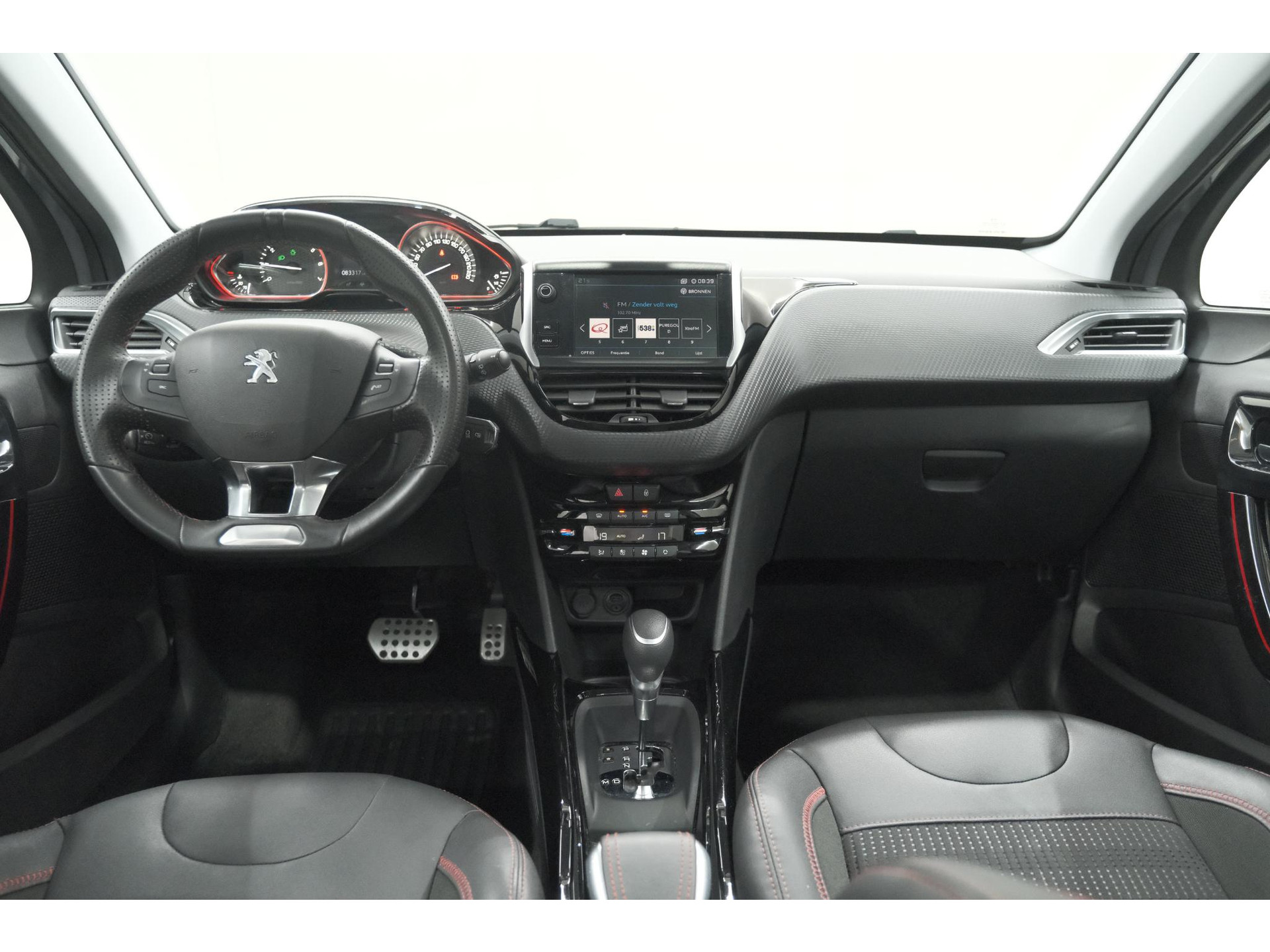 Peugeot 2008 PureTech 110 EAT6 GT-Line | Trekhaak | Panoramadak | Apple Carplay | Parkeersensoren