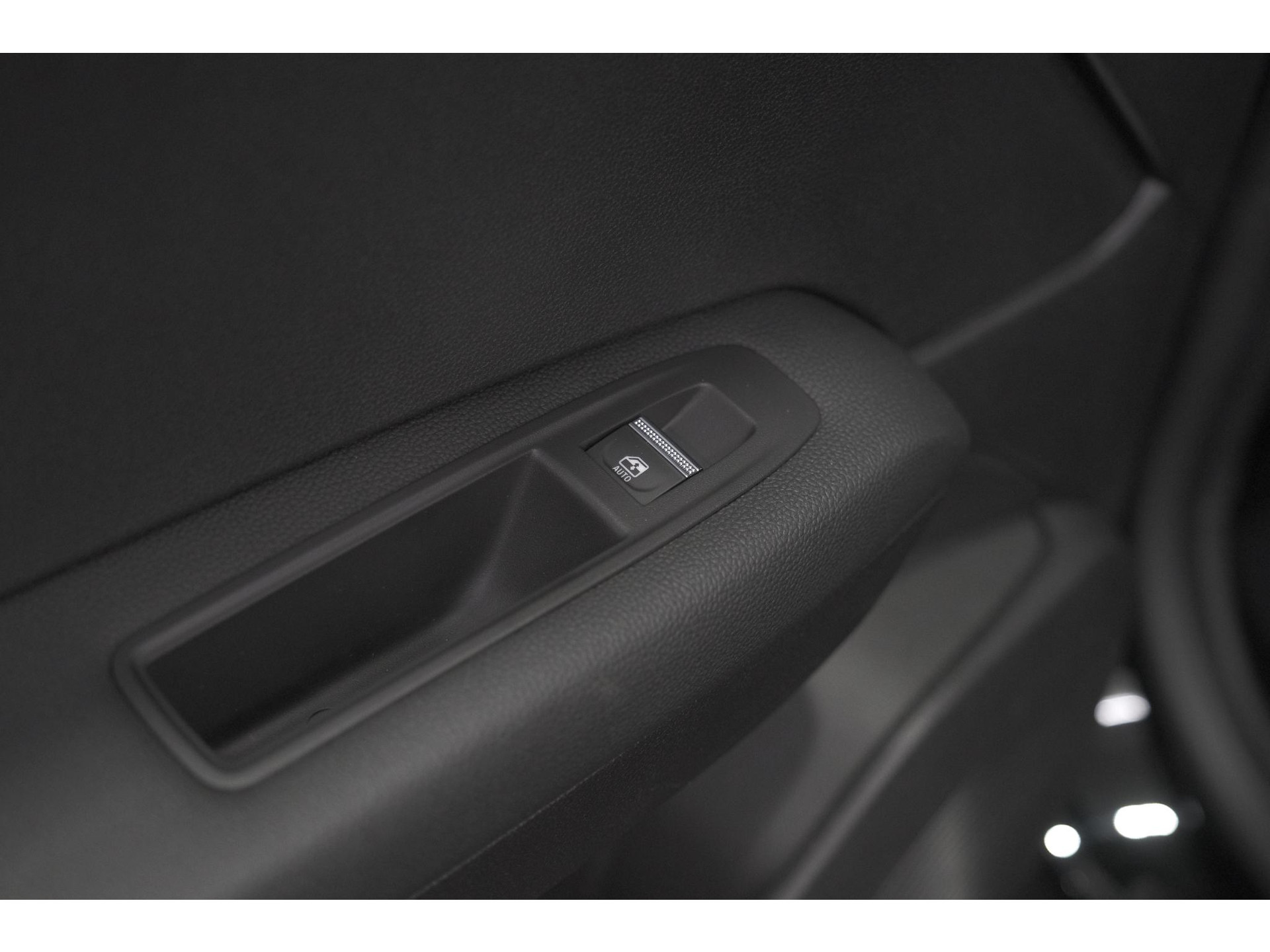Renault Captur Mild Hybrid 140 EDC Intens | Camera | Navigatie | Parkeersensoren | Stoelverwarming
