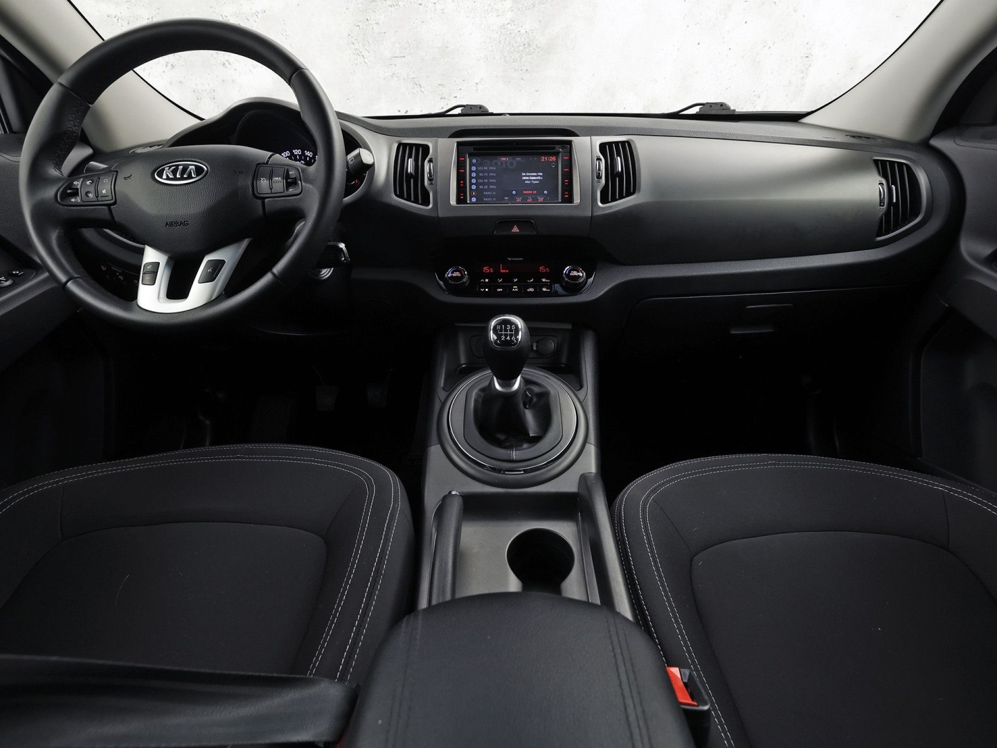 Kia Sportage 1.6 GDI SportPack (SCHERM, CLIMATE, GETINT GLAS, SPORTSTOELEN, TREKHAAK, PARKEERSENSOREN, CRUISE, NIEUWE APK, NIEUWSTAAT)