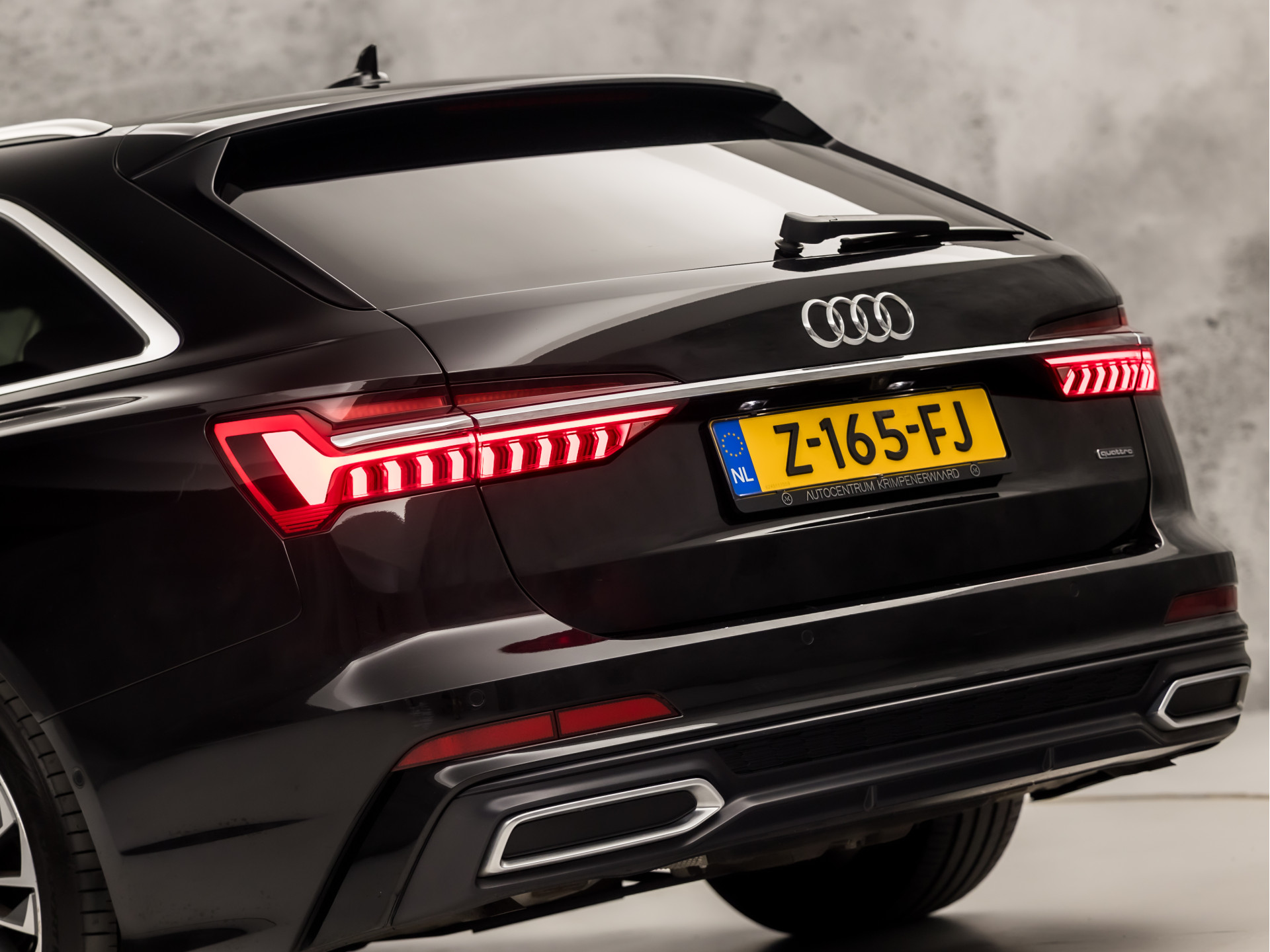 Audi A6 Avant 55 TFSI e quattro S-Line Competition 368Pk Automaat (2X S-LINE, APPLE CARPLAY, SPORTZETELS, NAPPA LEDER, MEMORY SEATS, CAMERA, ADAPTIVE CRUISE, ELEK ACHTERKLEP, STOELVERWARMING ACHTER, NIEUWSTAAT)