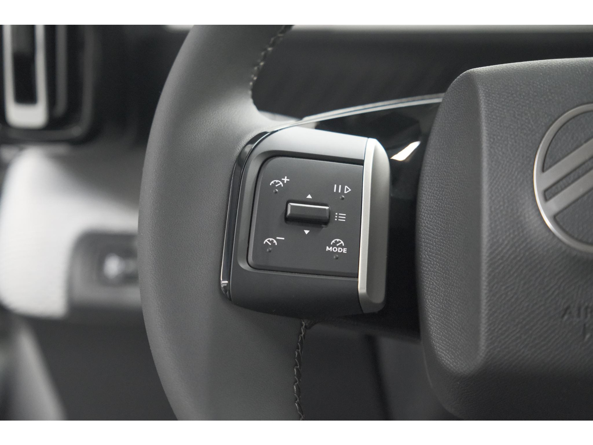 Citroen Ë-C3 Max 113pk 44 kWh | 11 KW Lader | 96,1% SOH | Camera | Navigatie | Parkeersensoren