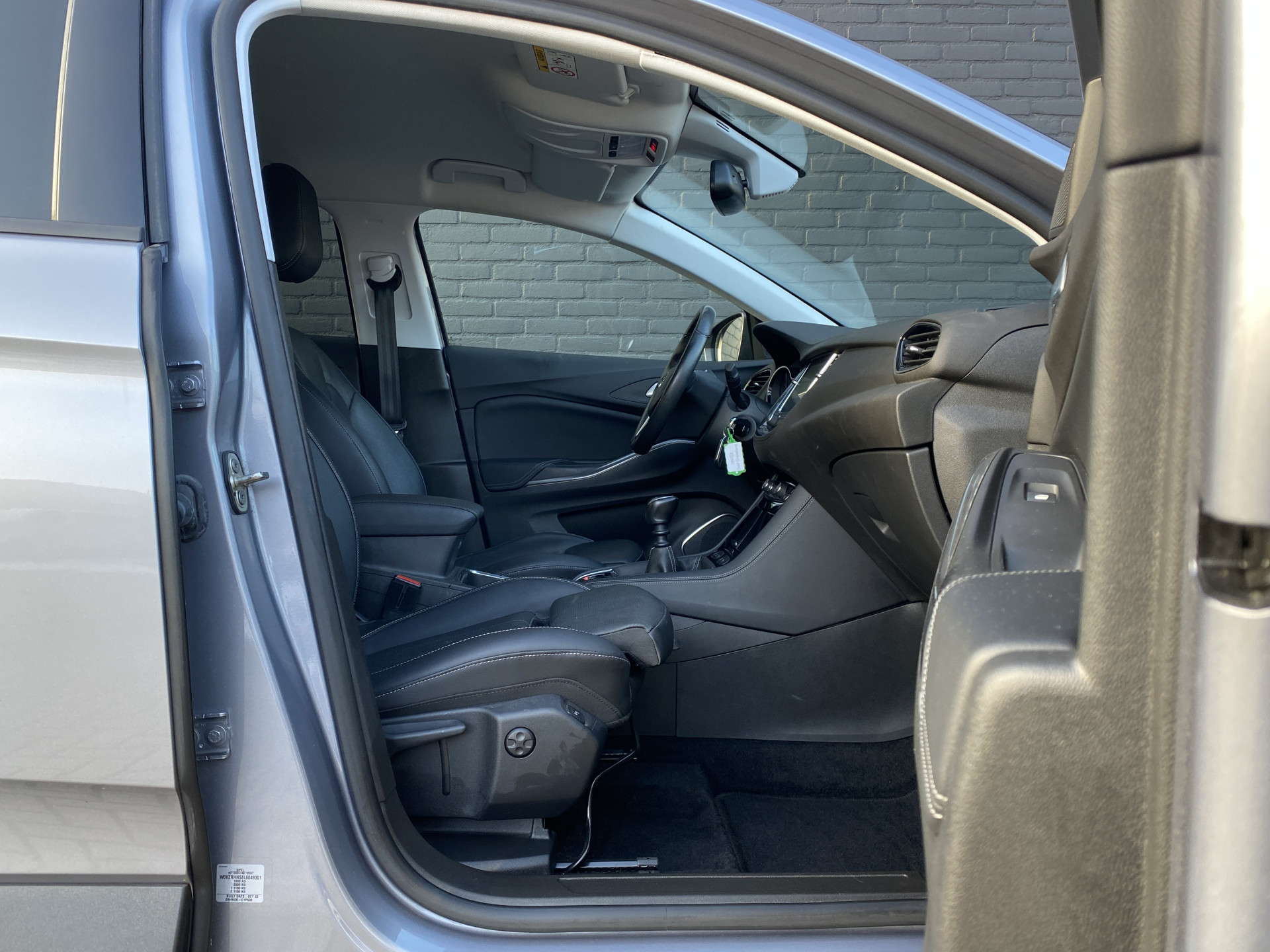 Opel Grandland X 1.2 Turbo Business Executive 130 pk | 1e eigenaar | dealer onderh. | leder interieur | navigatie | camera | carplay