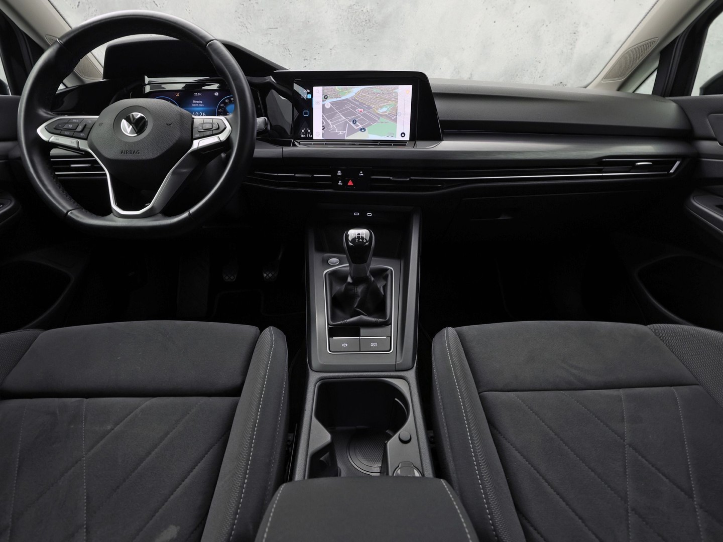 Volkswagen Golf 1.5 TSI Sport (PANORAMADAK, BLACK PACK, APPLE CARPLAY, GROOT NAVI, CAMERA, MEMORY SEAT, STOELVERWARMING, ALCANTARA, GETINT GLAS, TREKHAAK, NIEUWSTAAT)