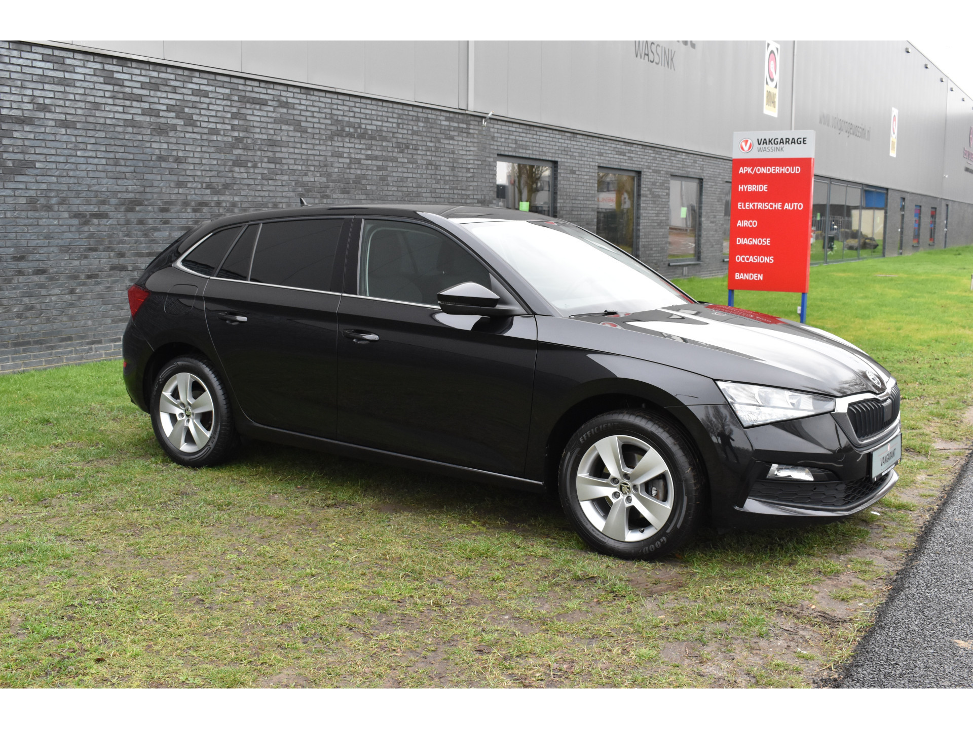 ŠKODA Scala 1.0 TSI Ambition Automaat Carplay Navigatie Front/lane assist Stoelverwarming Parkeer sensoren