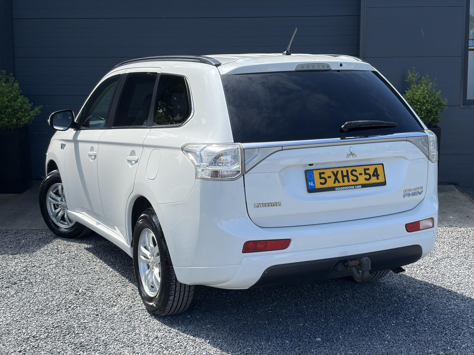 Mitsubishi Outlander 2.0 PHEV Business Edition SOH 73%,Trekhaak,Navi,Camera,Keyless,Halfleder,Clima,Cruise,Lm velgen,N.A.P,Apk tot 04-2027