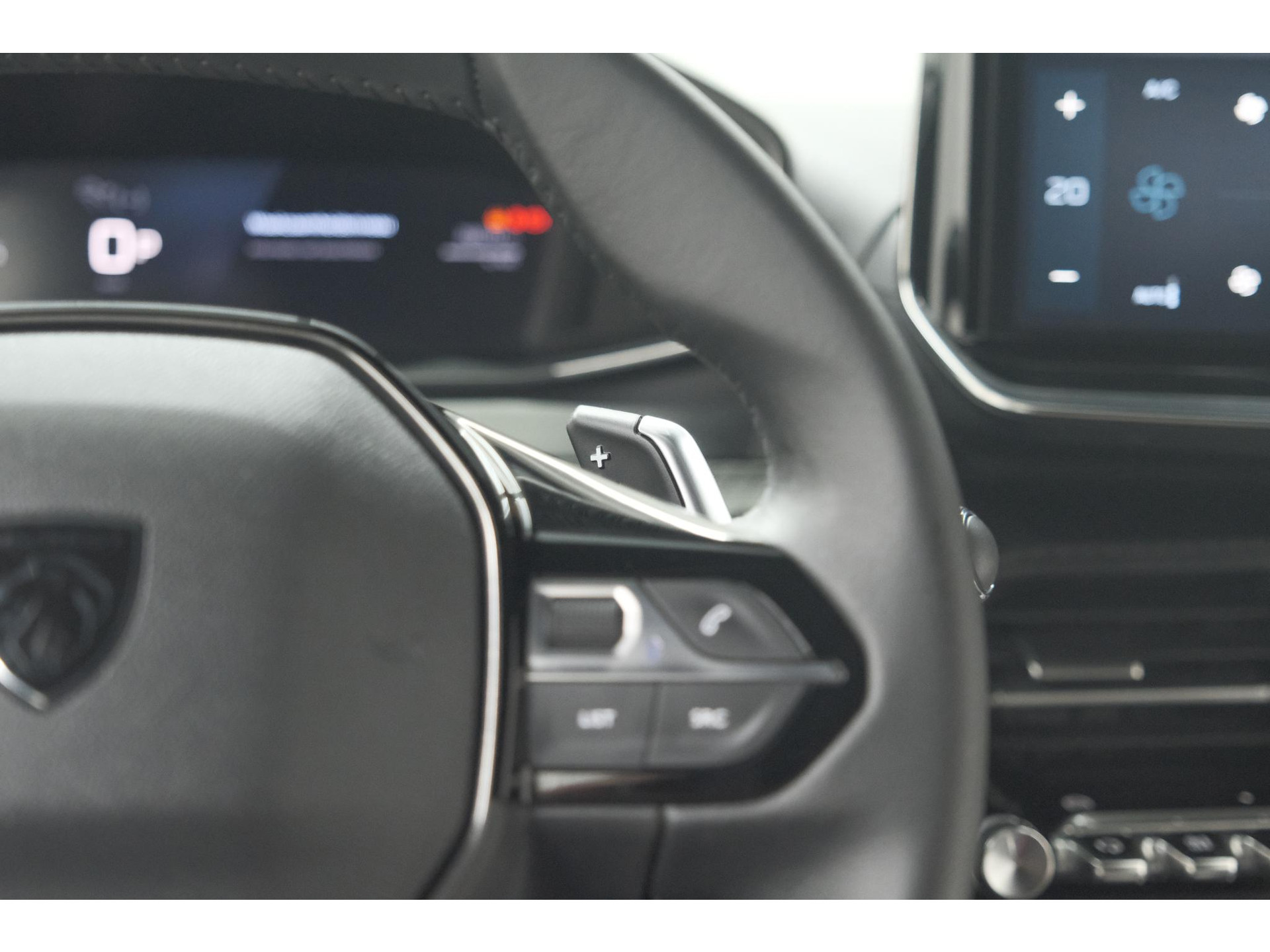 Peugeot 2008 Hybrid 136 e-DCS6 Allure | 360 Camera | Adaptieve Cruise Control | Dodehoekdetectie | Navigatie