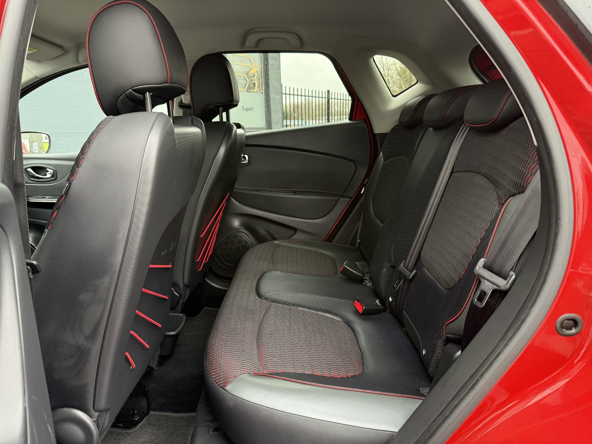 Renault Captur 1.2 TCe Xmod 1e Eigenaar,Trekhaak,Camera,Navi,Stoelverw,Keyless,Halfleder,Lm velgen,120pk,Automaat,Pdc,Apk tot 03-2027