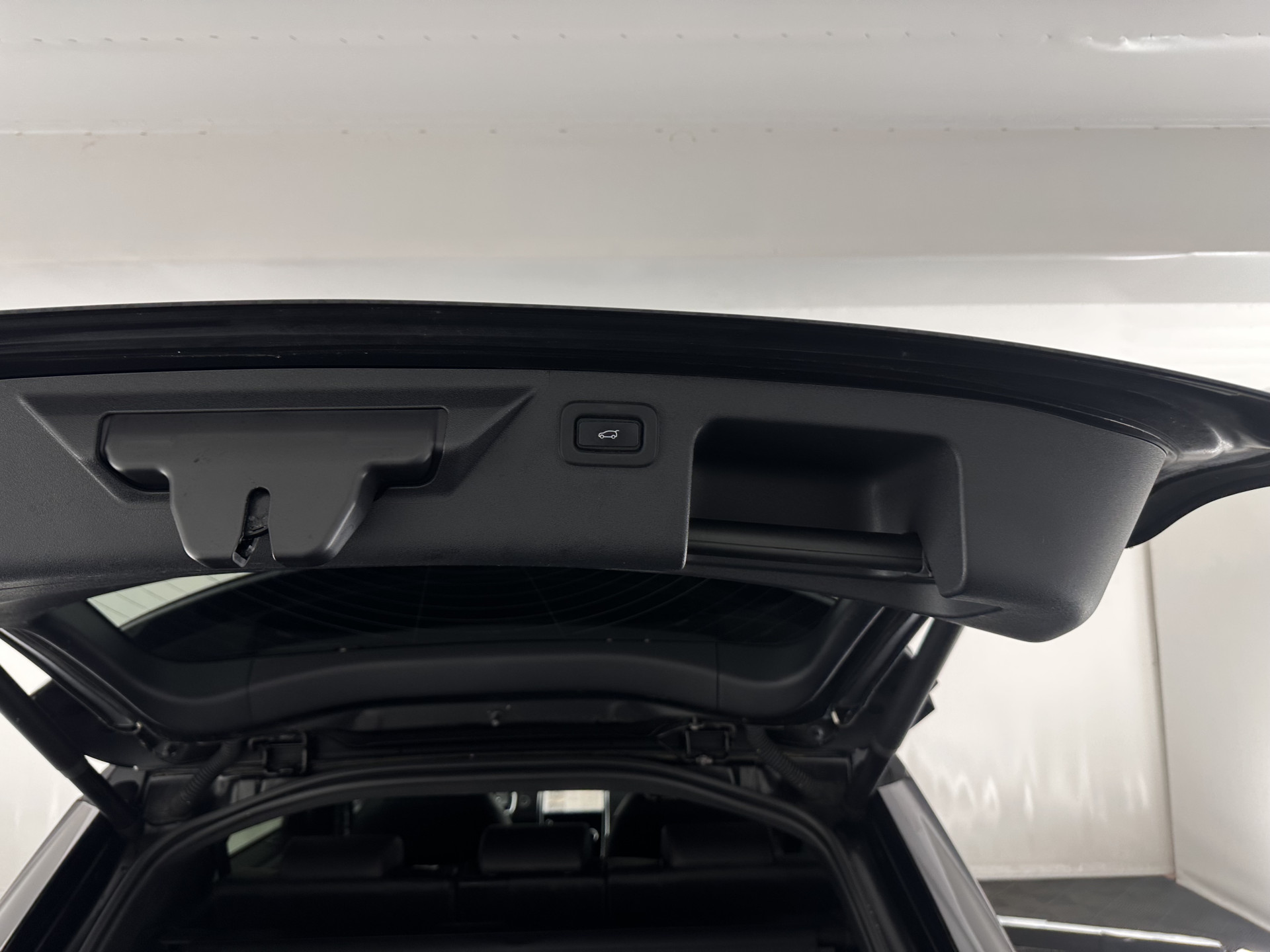 Land Rover Discovery Sport P300e 1.5 R-Dynamic HSE Black Exterior Pack AWD (Plug-in) (INCL-BTW) *LEATHER | FULL-LED | DIGI-COCKPIT | MERIDIAN-AUDIO | BLINDSPOT | KEYLESS | SHIFTPADDLES | PRIVACYGLASS | NAVI-FULLMAP | ECC | MEMORY-PACK | PDC | CRUISE | 20'