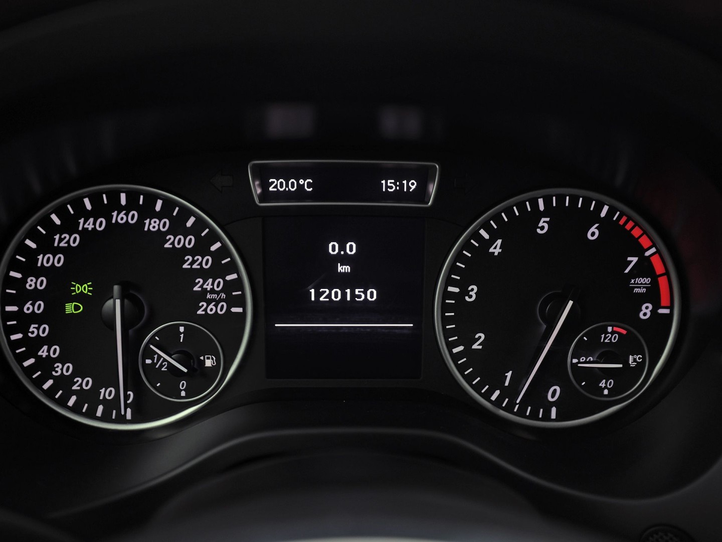 Mercedes-Benz A-Klasse 180 AMG Prestige Sport (NAVIGATIE, SPORTSTOELEN, MEMORY SEAT, STOELVERWARMING, LM VELGEN, GETINT GLAS, NIEUWE APK)